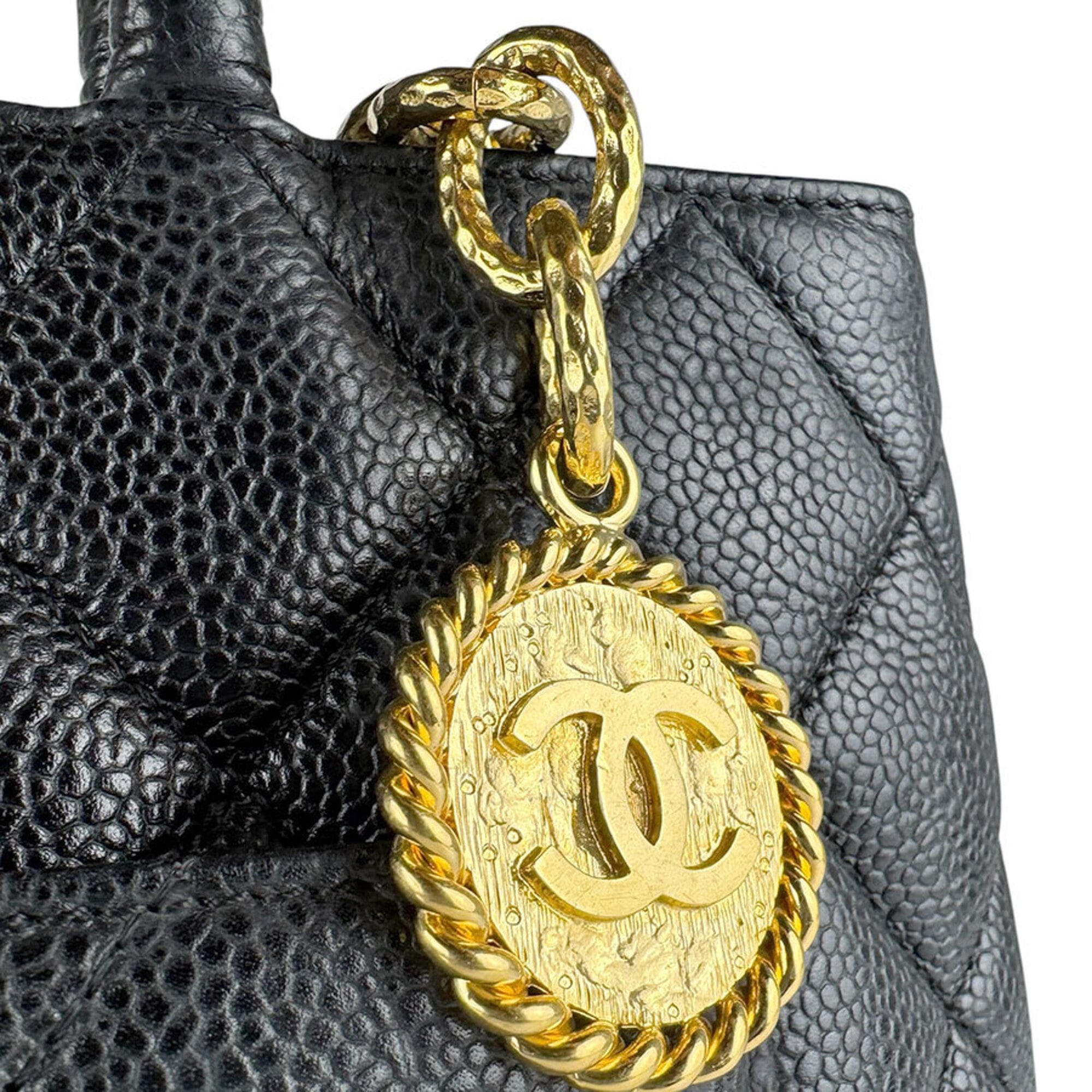 Chanel Black Grained Calfskin Handbag (Pre-Owned)