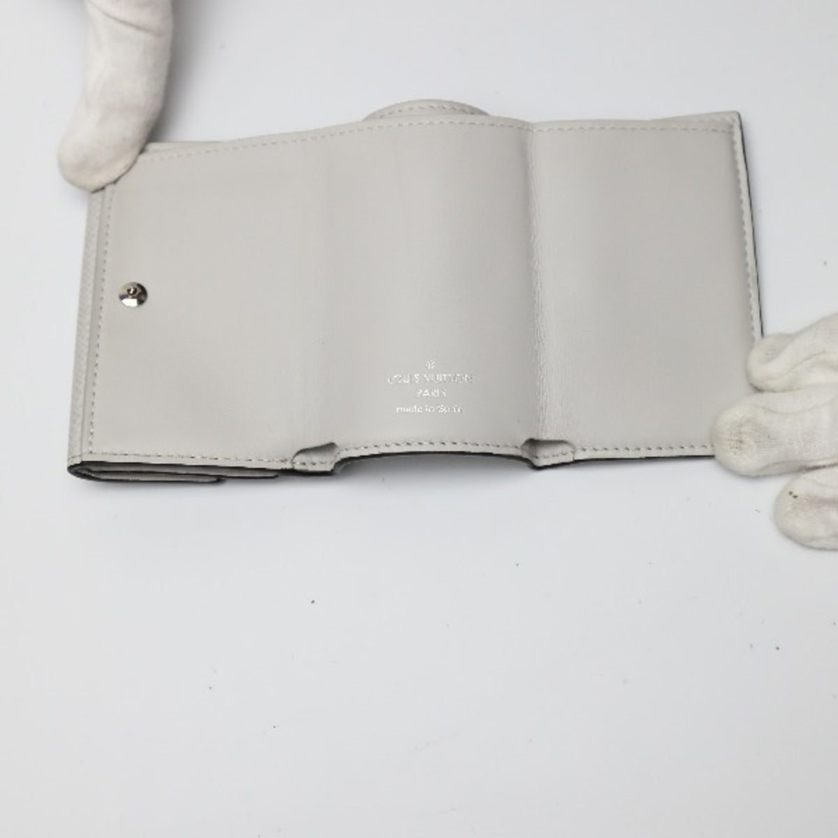 Louis Vuitton Blanc Wallet (Tri-Fold) (Pre-Owned)