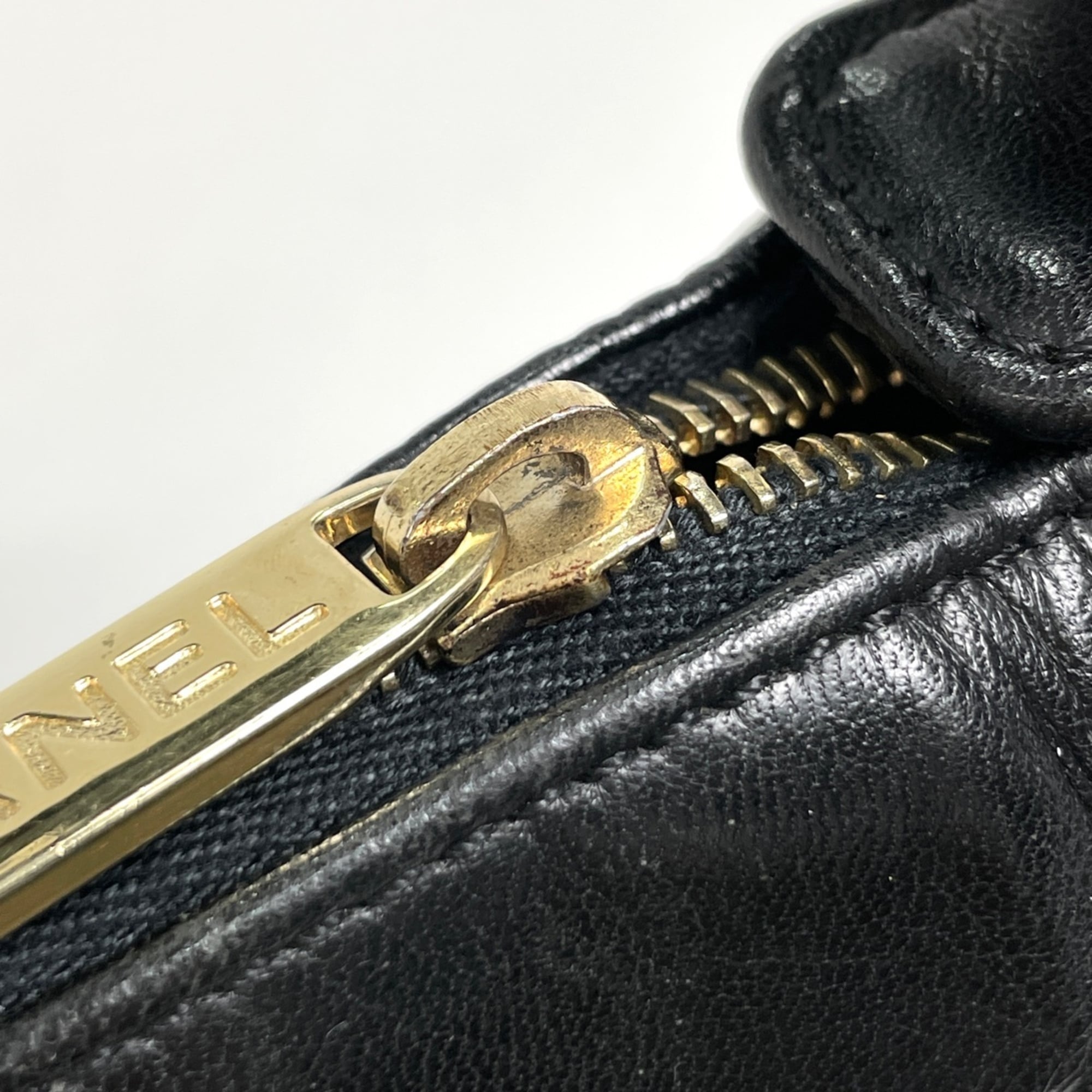 Chanel Black Leather Handbag Shoulder Bag (Pre-Owned)