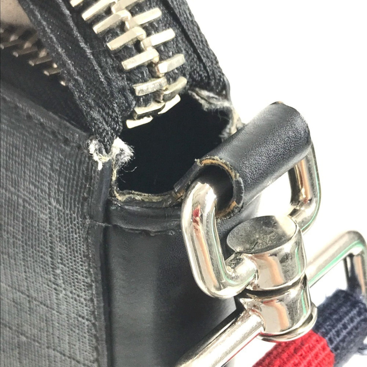 Gucci Black Gg Supreme Messenger Bag Shoulder Bag (Pre-Owned)