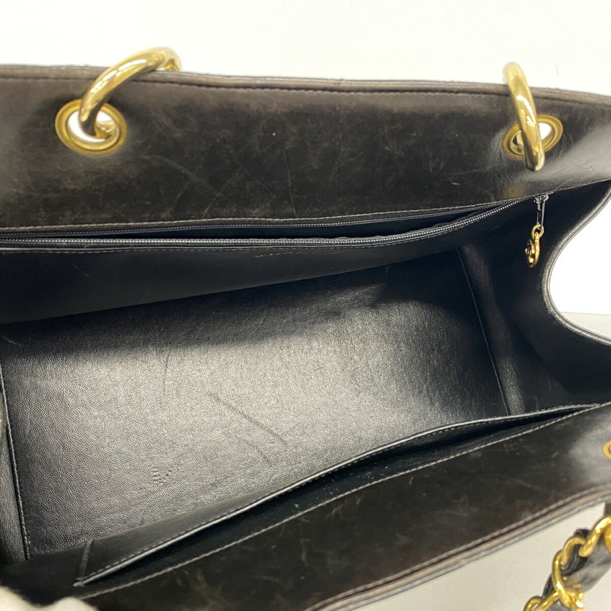 Chanel Black Patent Leather Tote Bag (Pre-Owned)