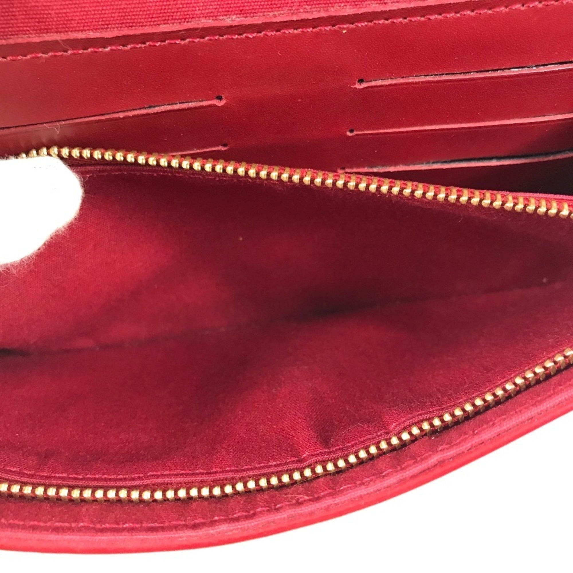 Louis Vuitton Pomme D'amour Red Color Monogram Vernis Canvas Clutch Bag Shoulder Bag (Pre-Owned)