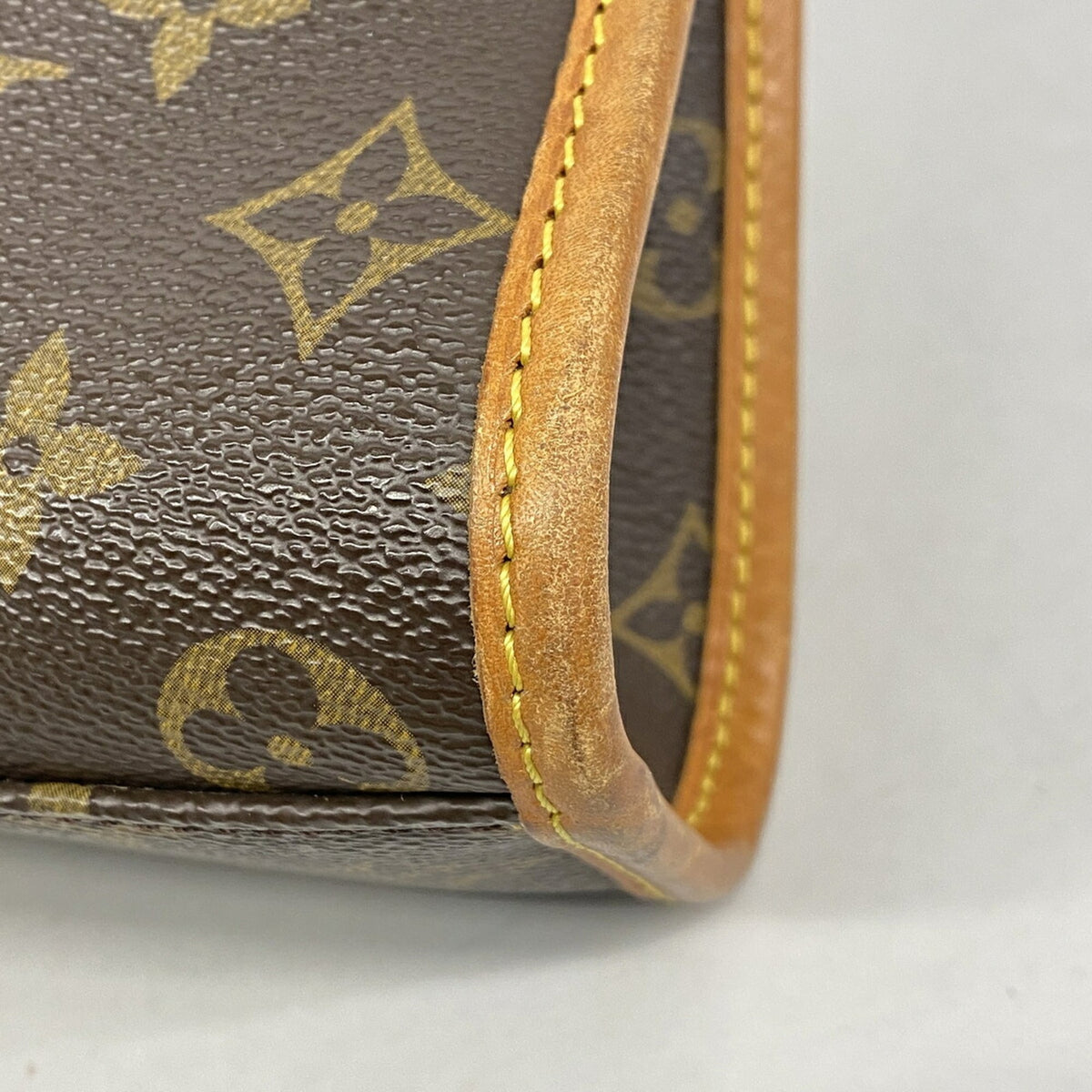 Louis Vuitton Brown Handbag (Pre-Owned)