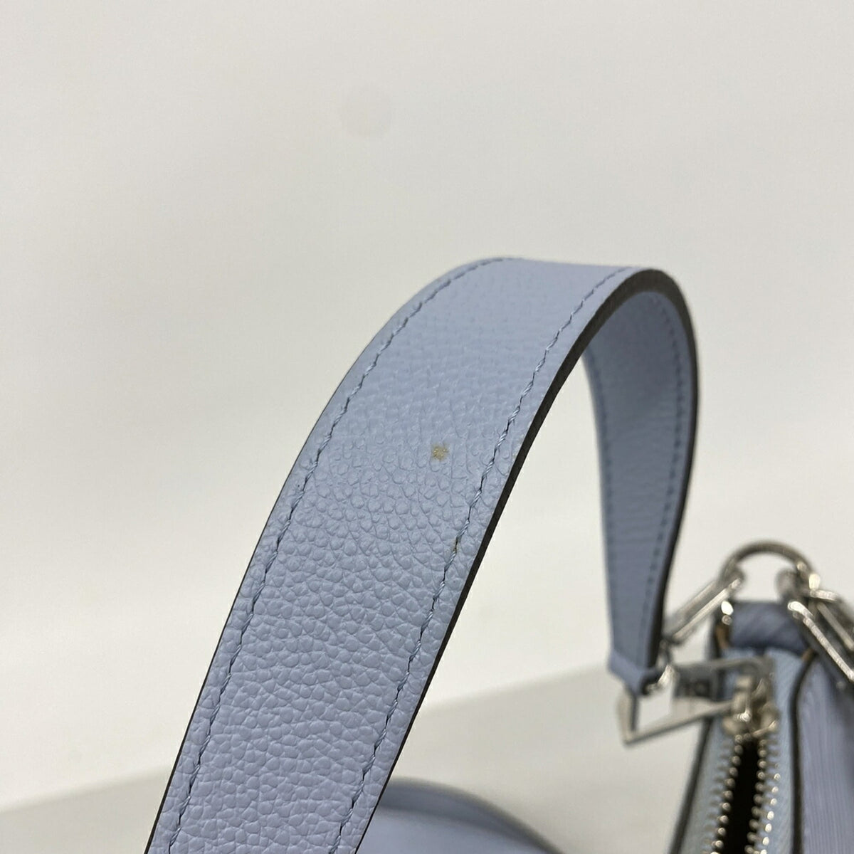 Louis Vuitton Blue Handbag (Pre-Owned)