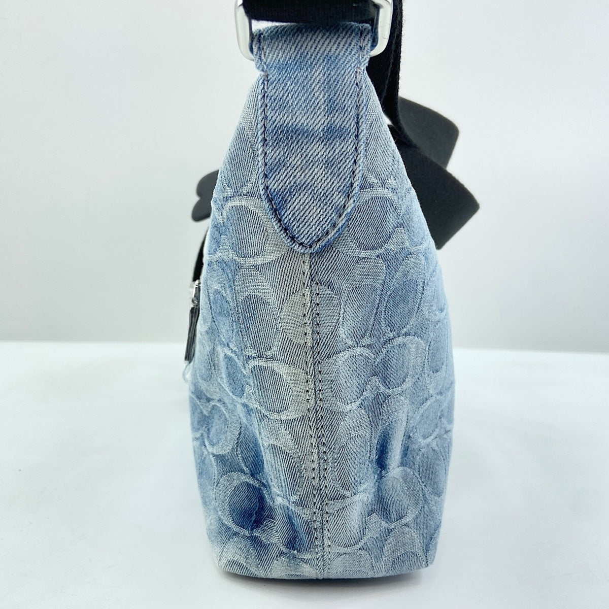 Coach Blue Shoulder Bag (Pre-Owned)
