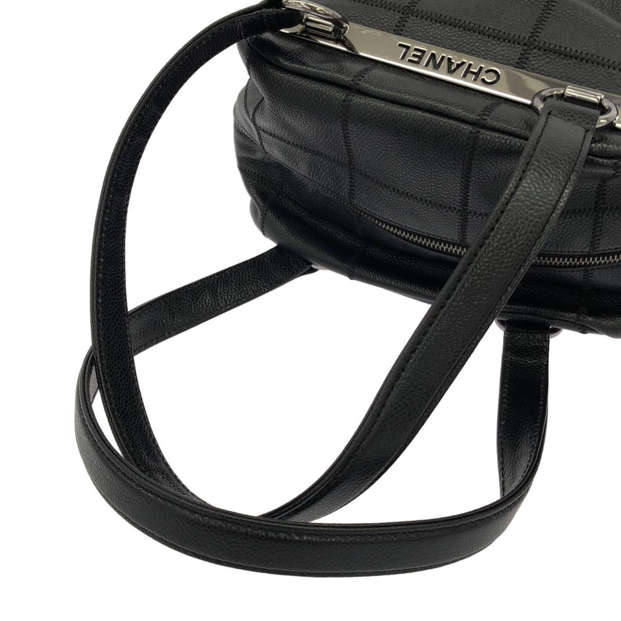 Chanel Black Grained Calfskin Shoulder Bag (Pre-Owned)