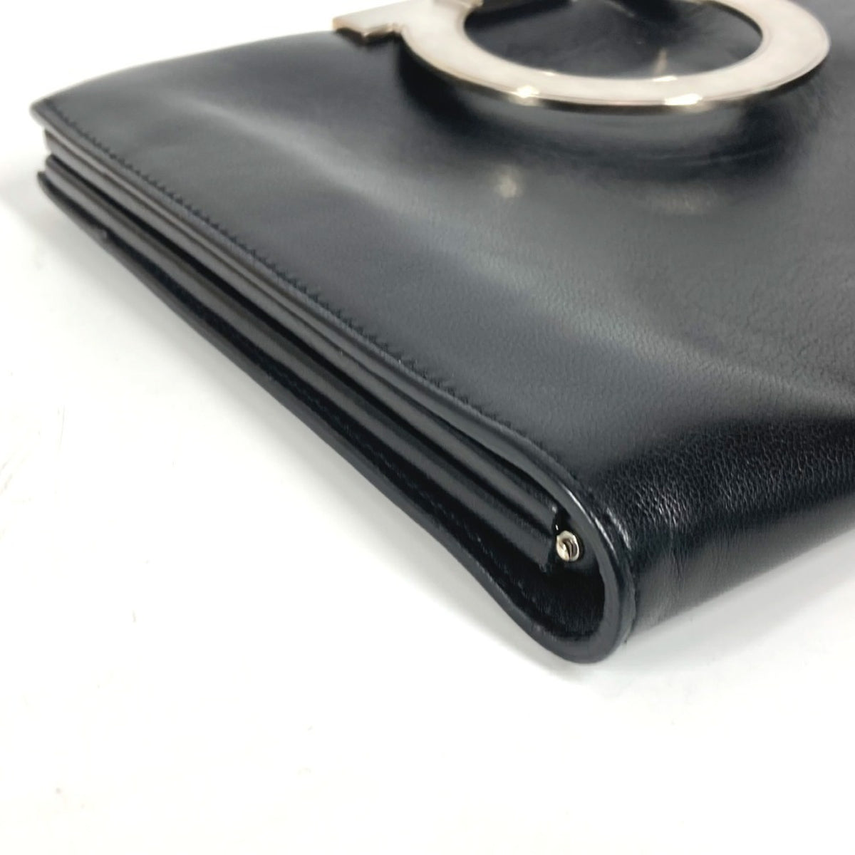 Salvatore Ferragamo Gancini Black Leather Clutch Bag (Pre-Owned)