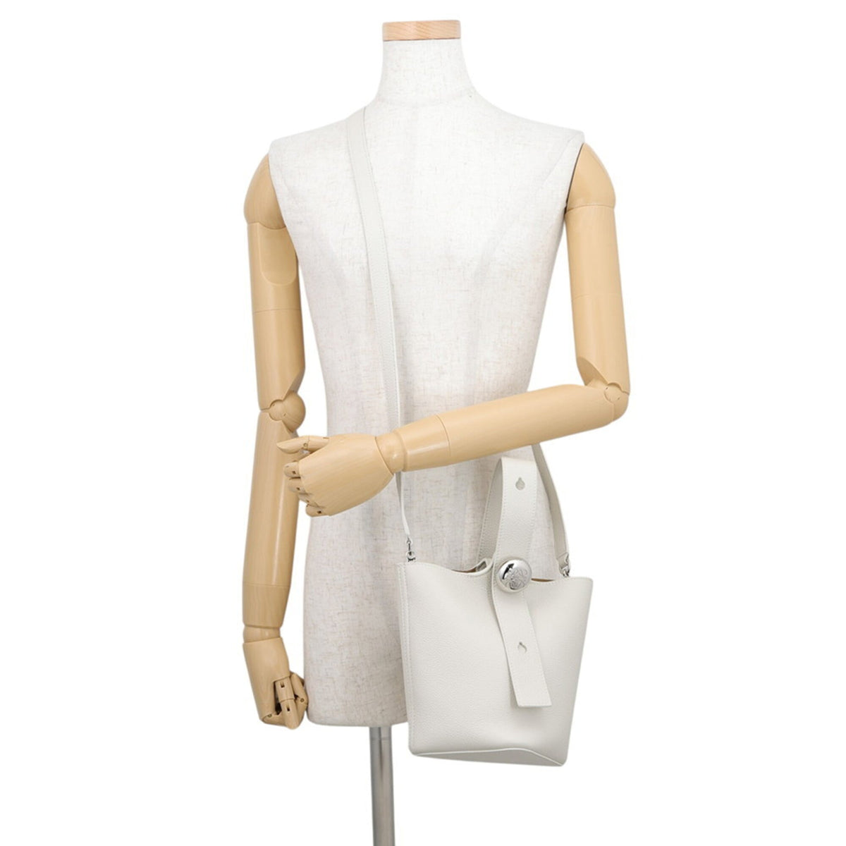 Loewe White Leather Handbag (Pre-Owned)