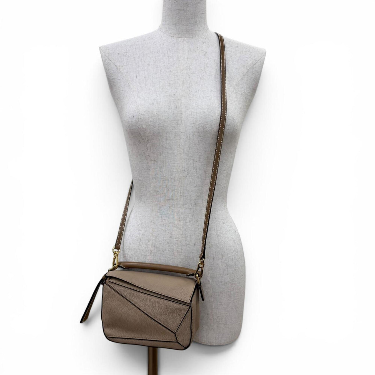 Loewe Beige Leather Handbag Shoulder Bag (Pre-Owned)