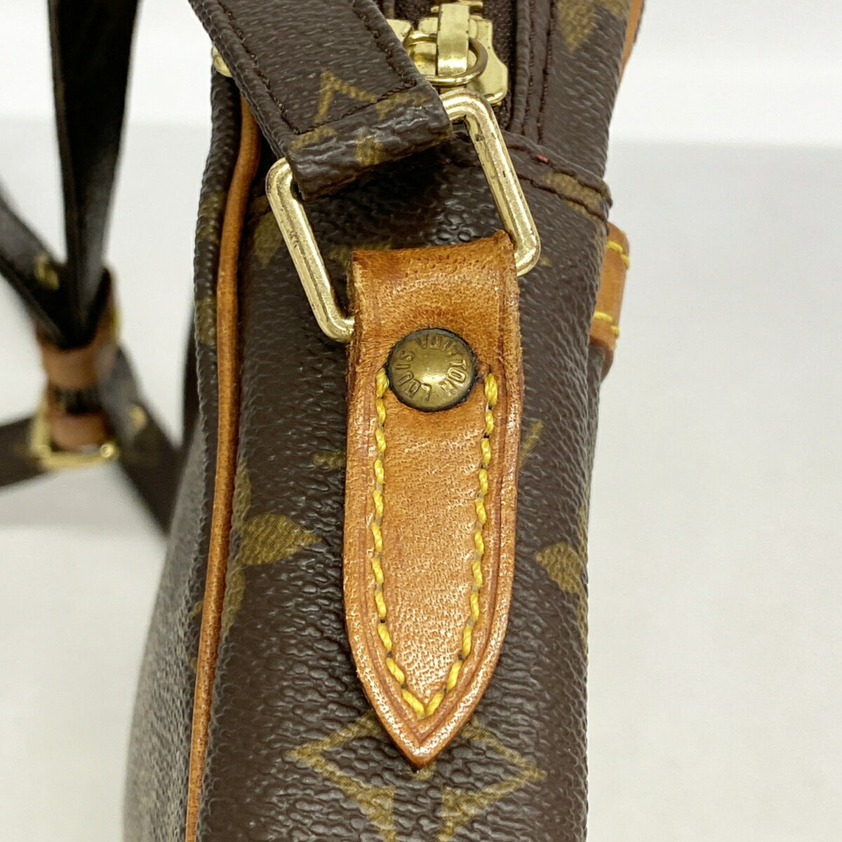 Louis Vuitton Brown Shoulder Bag (Pre-Owned)