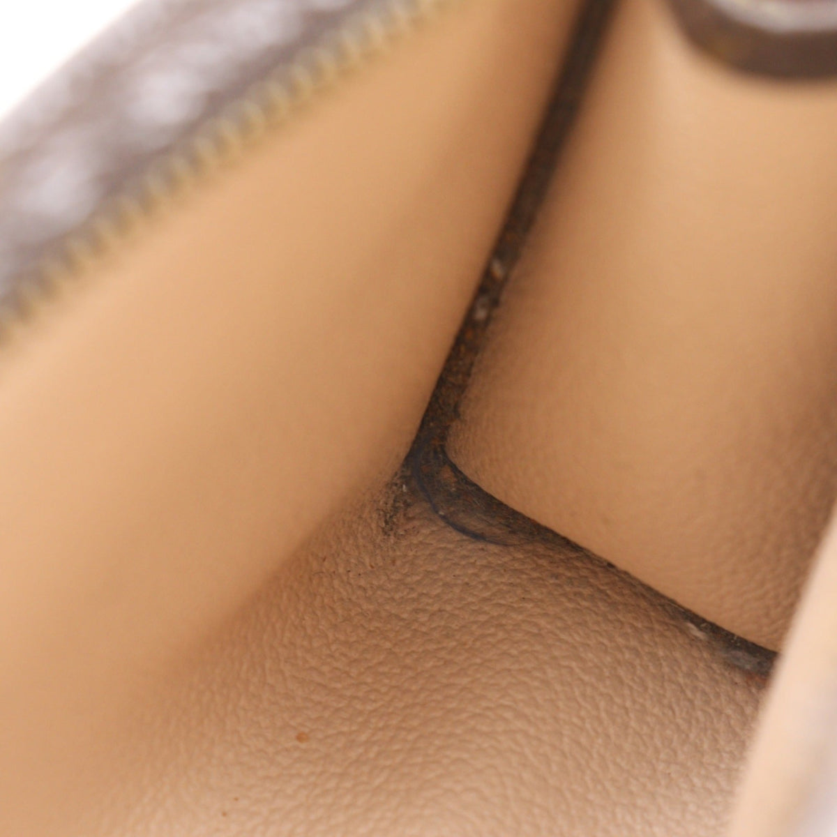 Louis Vuitton Brown Monogram Monogram Pouch (Pre-Owned)