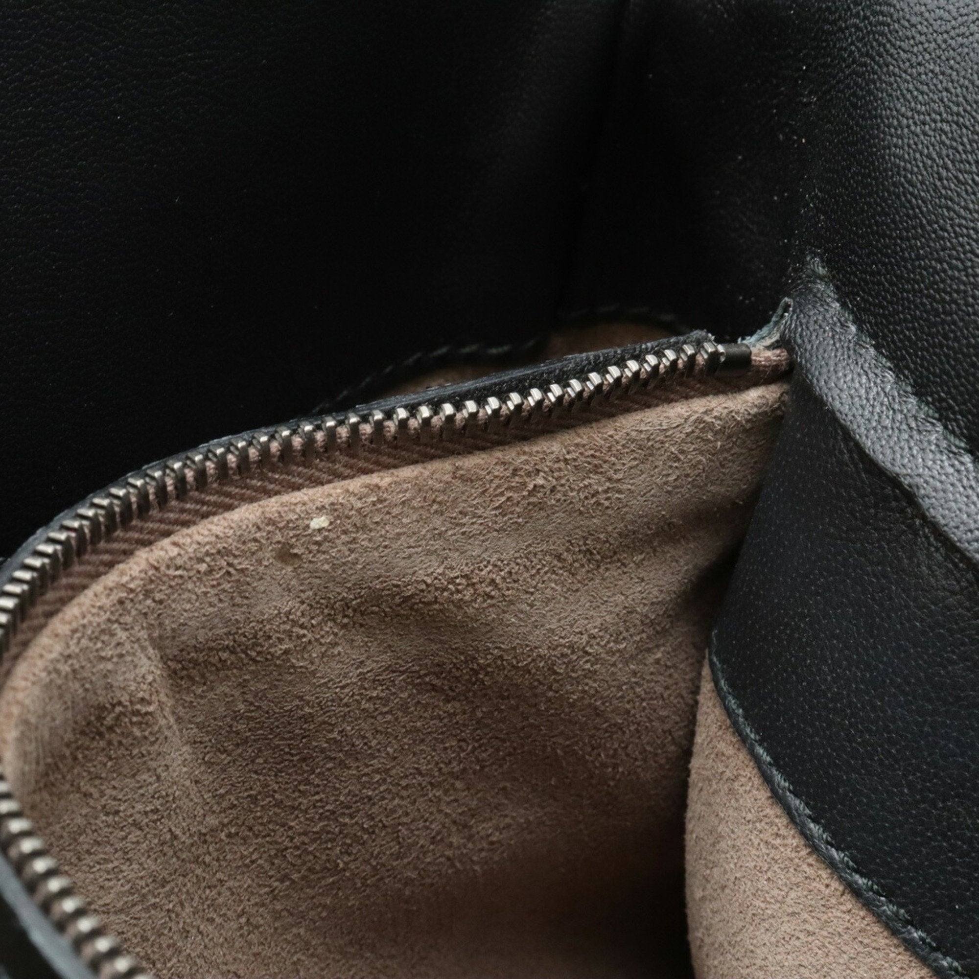 Bottega Veneta Black Leather Pochette Shoulder Bag (Pre-Owned)