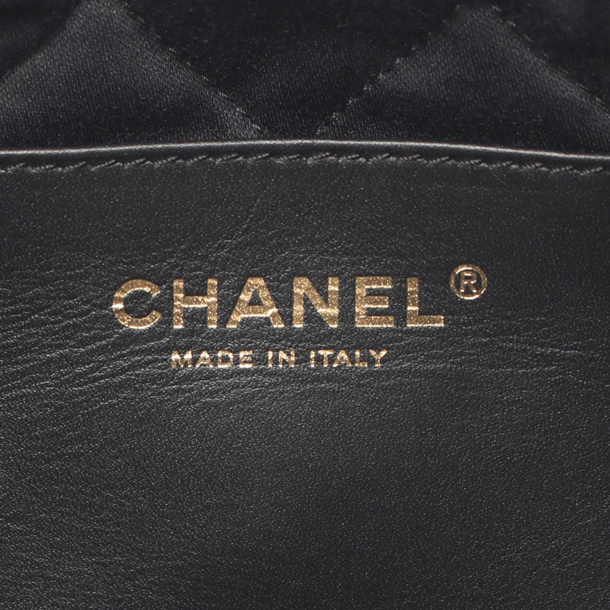 Chanel Black Leather Shoulder Bag (Pre-Owned)