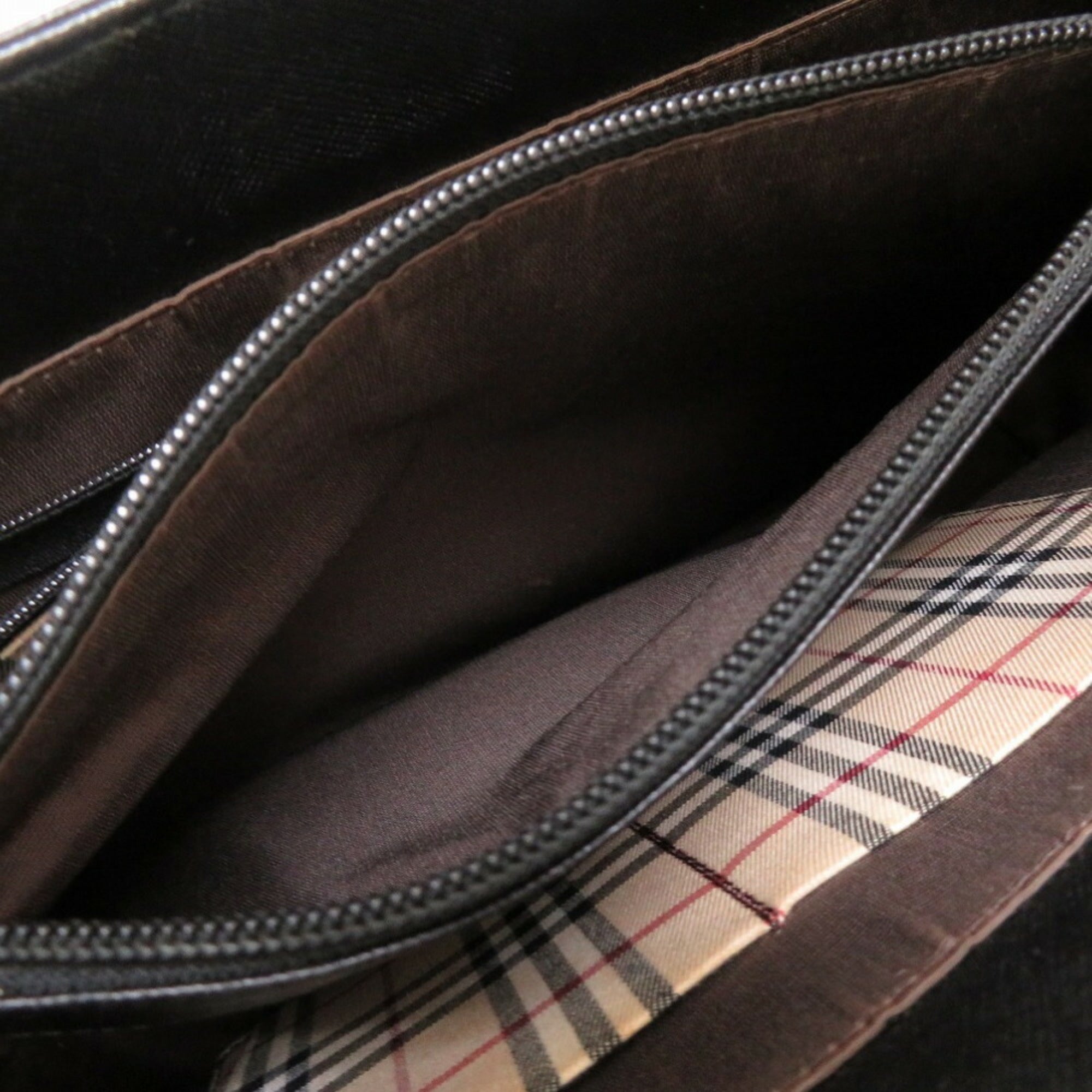 Burberry Black Leather Handbag (Pre-Owned)