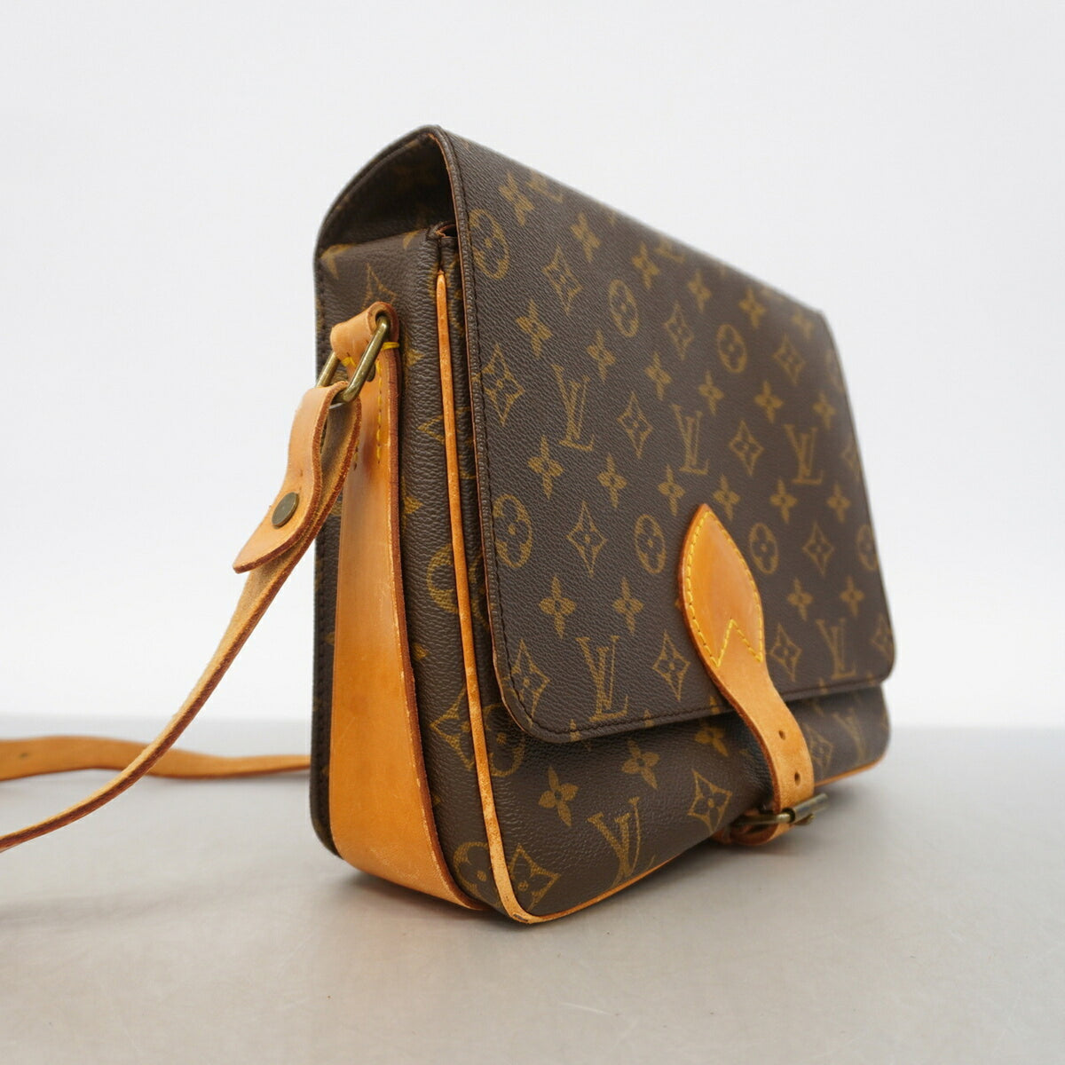 Louis Vuitton Brown Shoulder Bag (Pre-Owned)