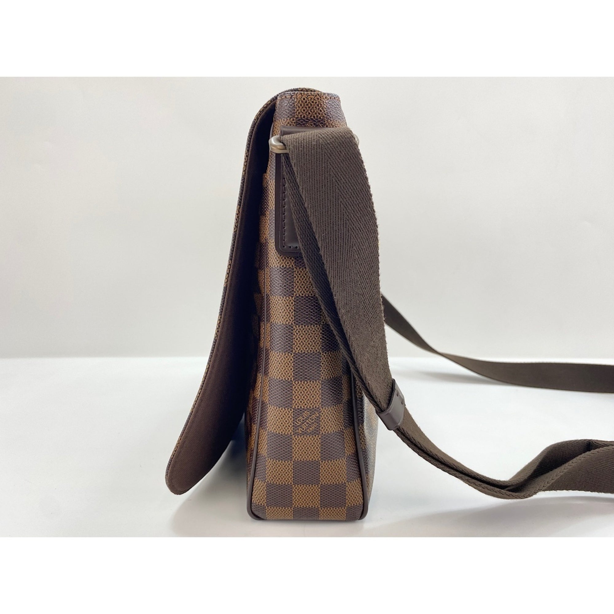 Louis Vuitton Brown Shoulder Bag (Pre-Owned)