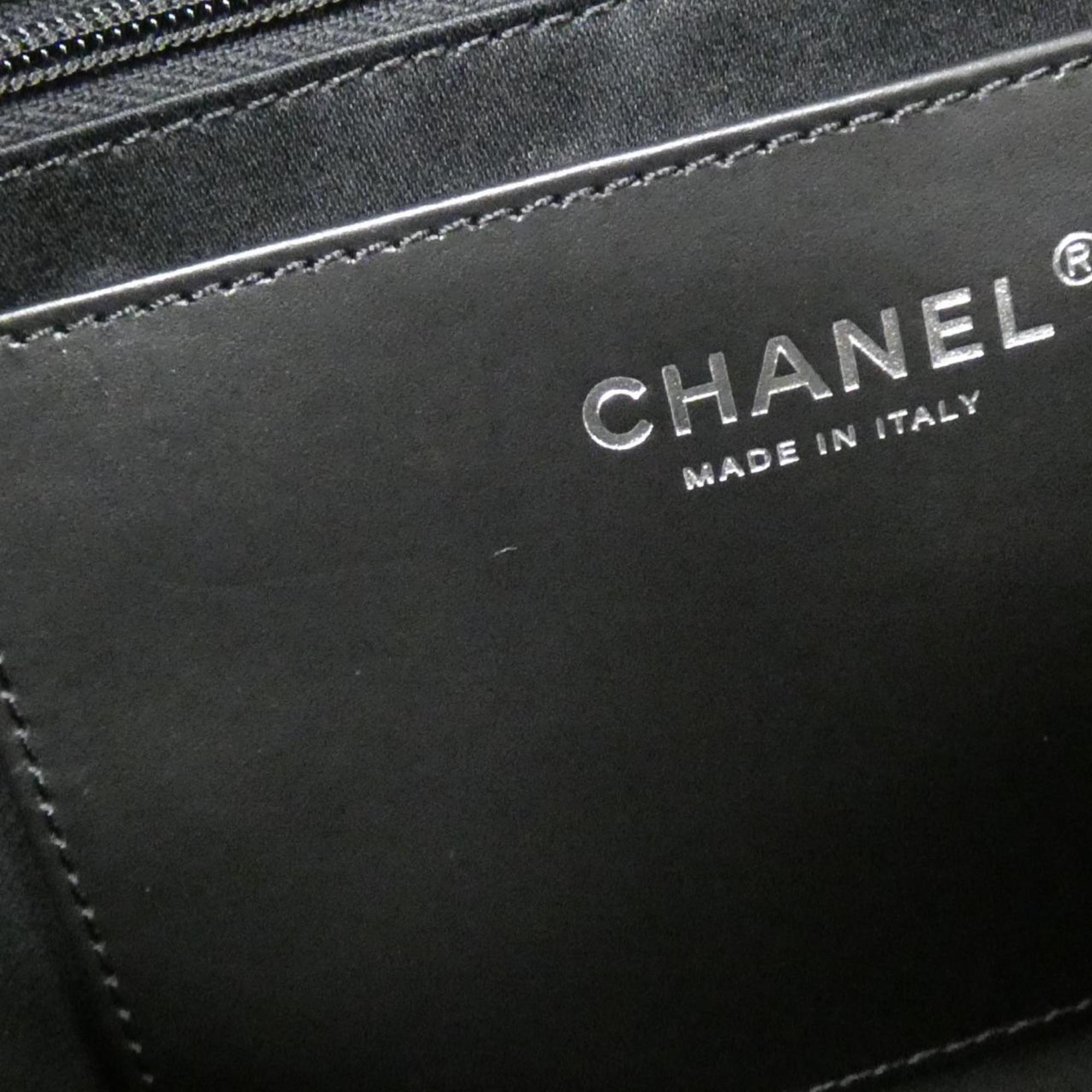 Chanel Black Leather Shoulder Bag (Pre-Owned)
