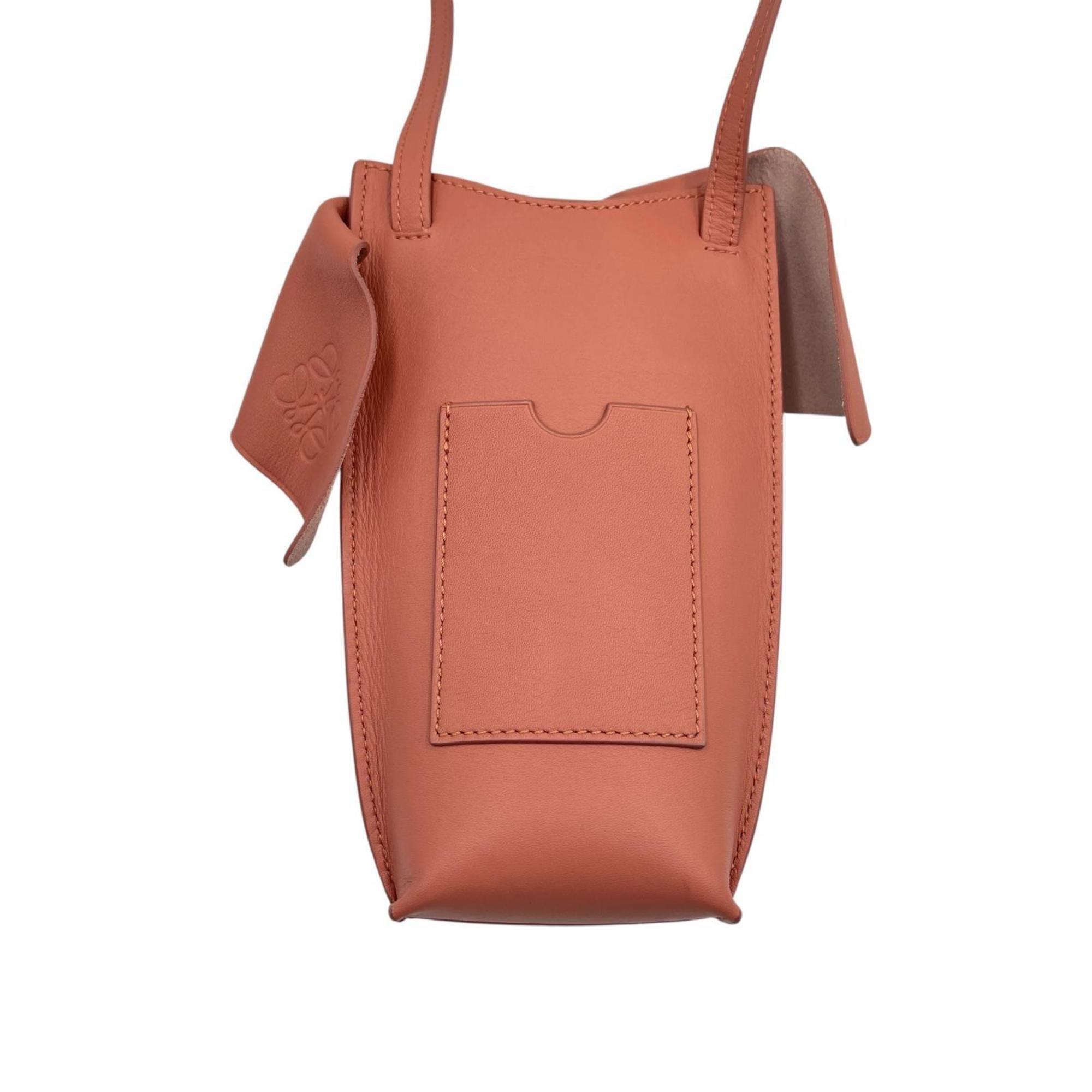 Loewe Pink Leather Shoulder Bag (Pre-Owned)