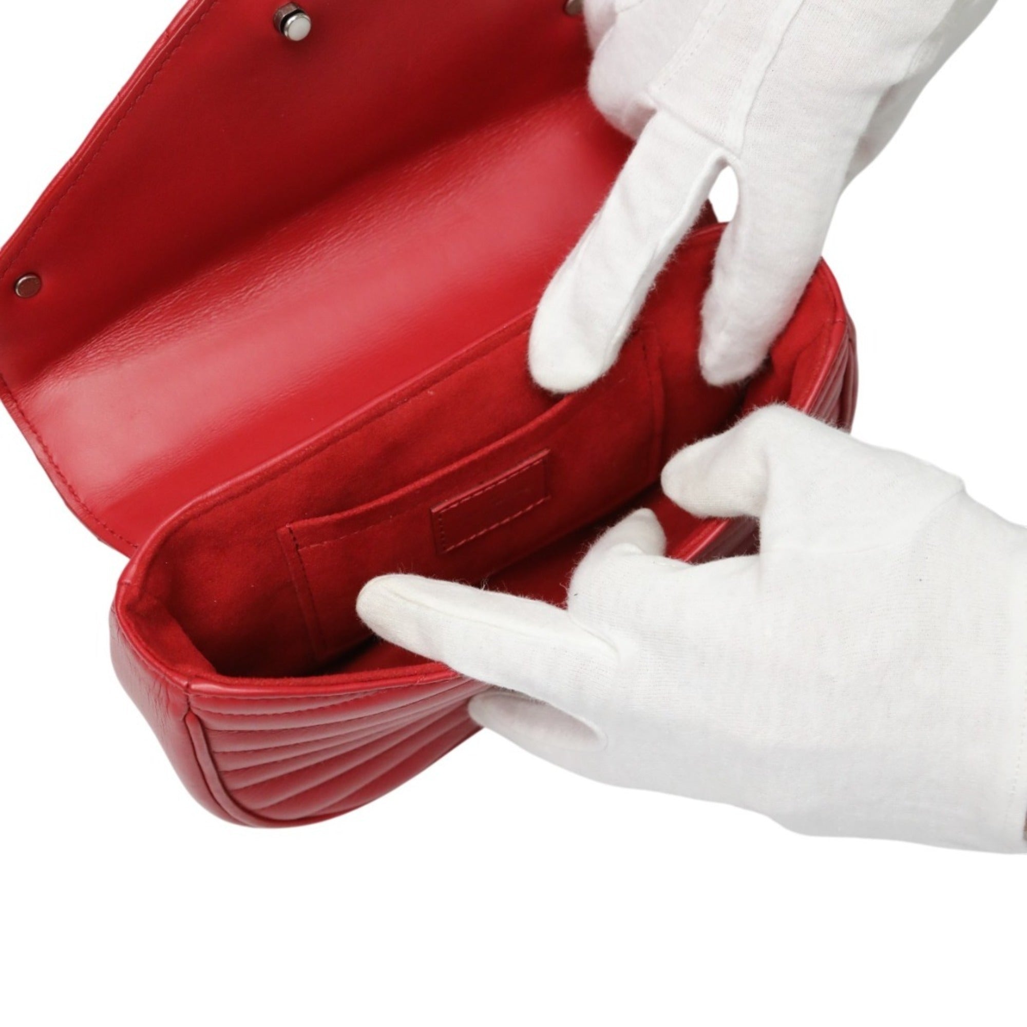 Louis Vuitton Red Color Leather Shoulder Bag (Pre-Owned)