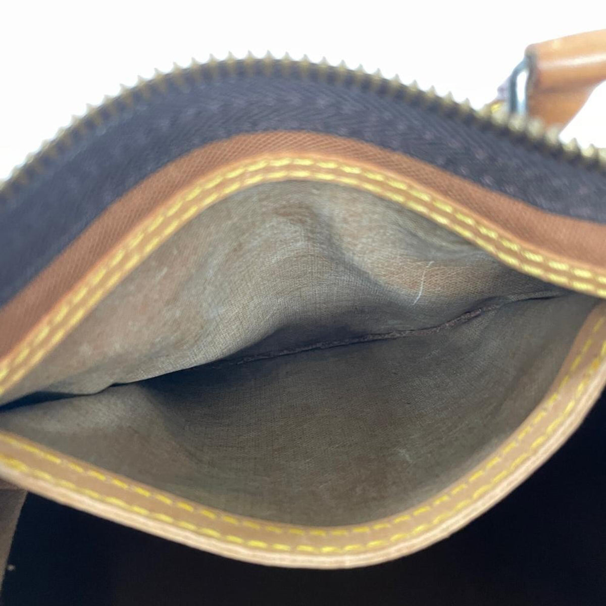 Louis Vuitton Brown Monogram Canvas Handbag (Pre-Owned)