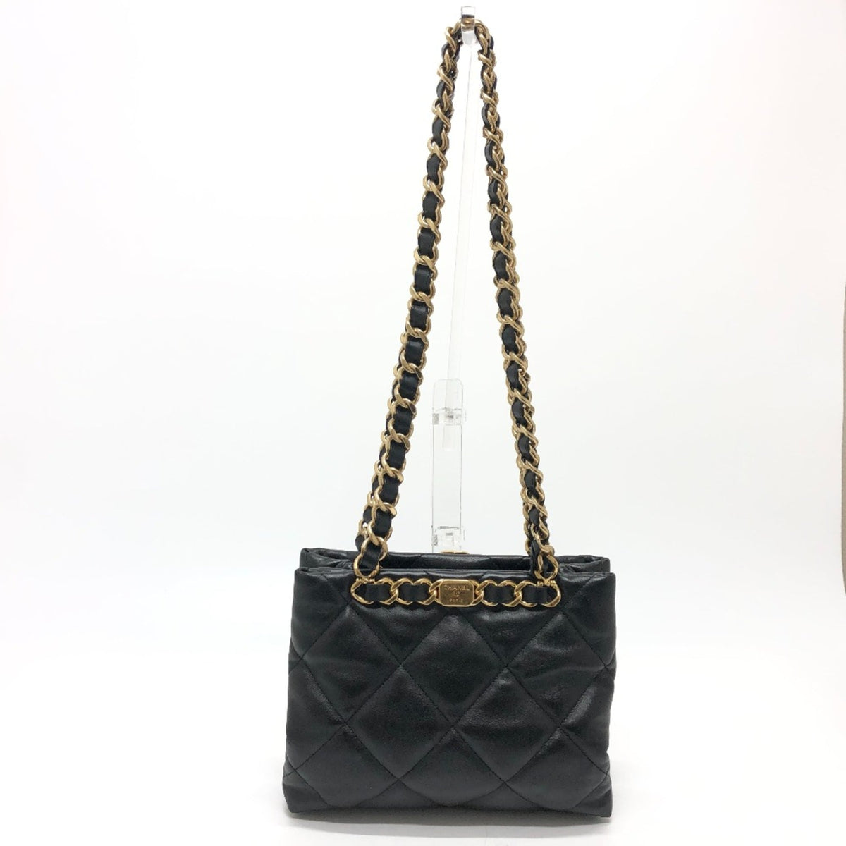 Chanel Black Leather Shoulder Bag (Pre-Owned)