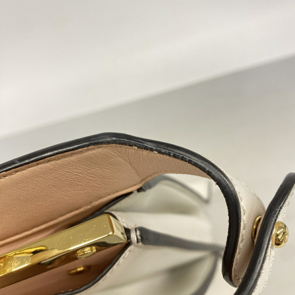 Fendi White Leather Handbag (Pre-Owned)