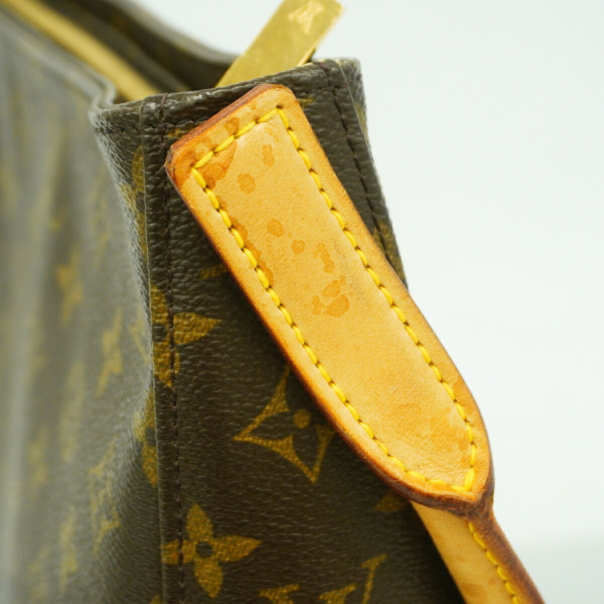 Louis Vuitton Brown Shoulder Bag (Pre-Owned)