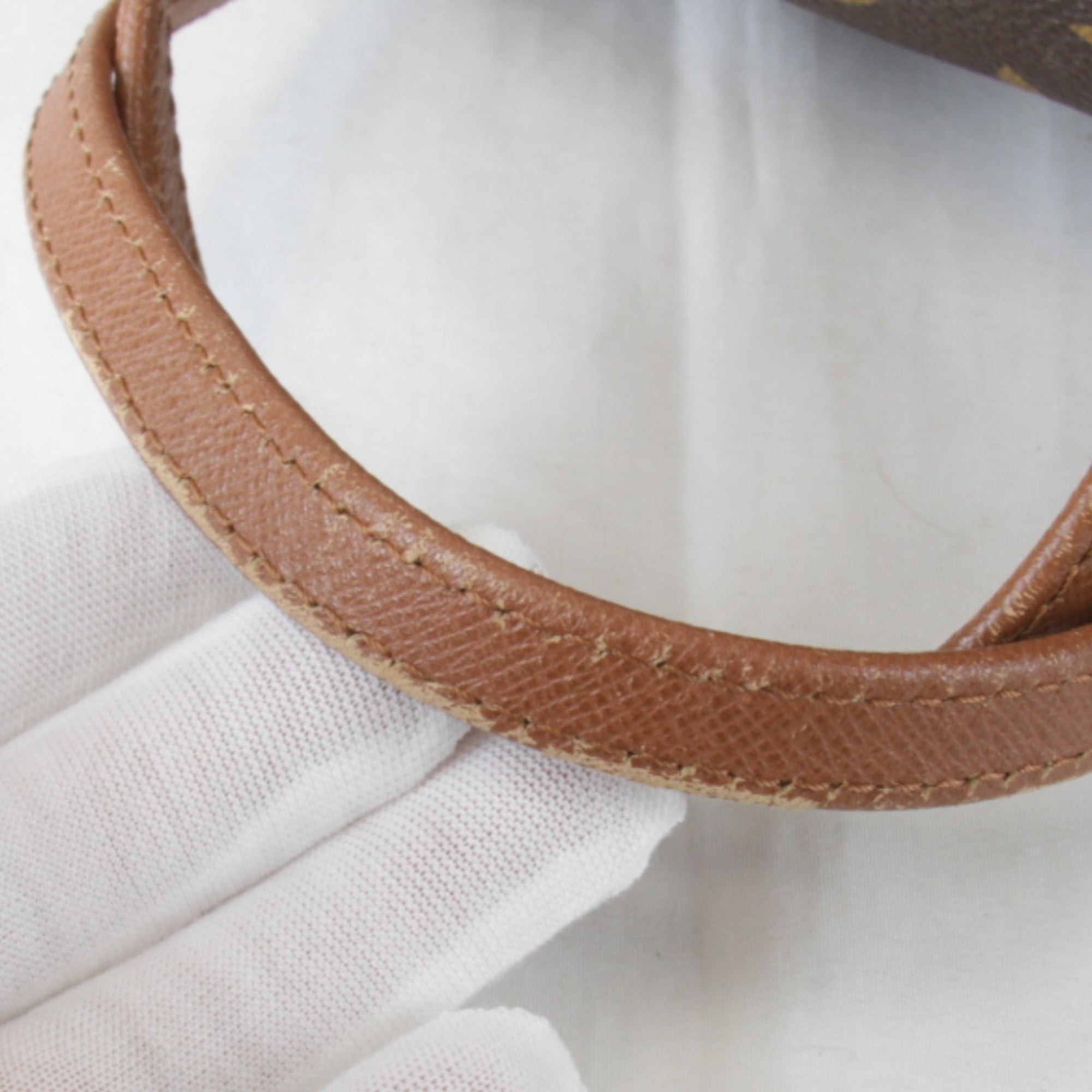 Louis Vuitton Monogram Monogram Canvas Handbag Pouch (Pre-Owned)