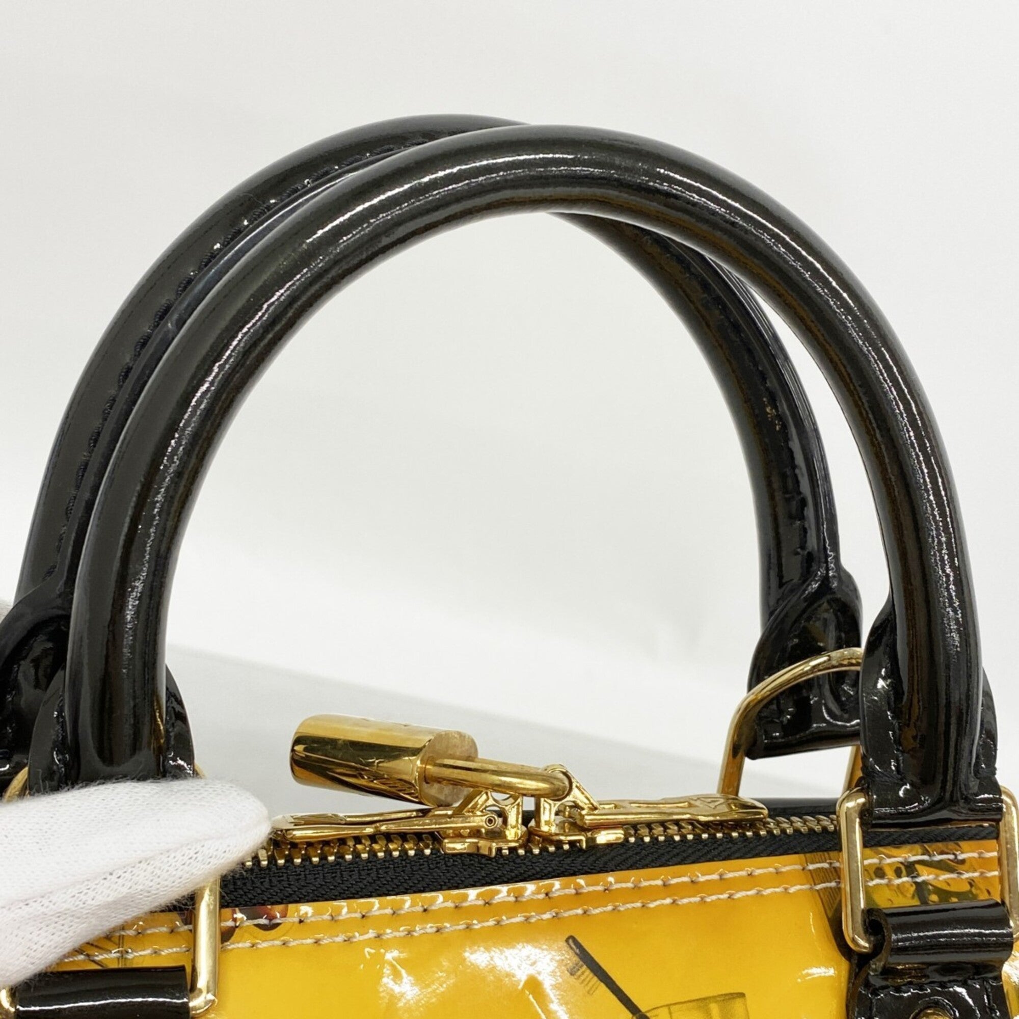 Louis Vuitton White Handbag (Pre-Owned)