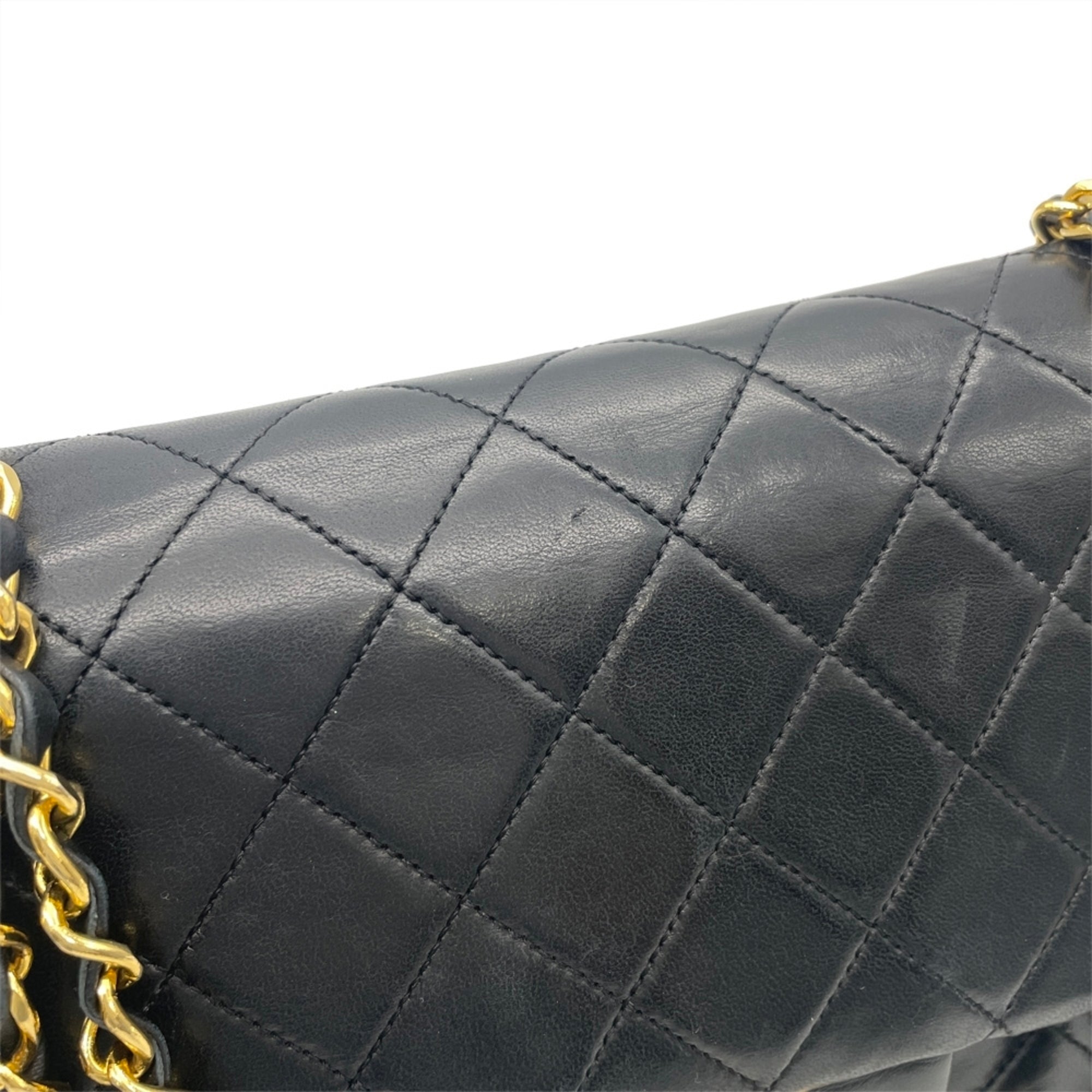 Chanel Matelasse Black Leather Shoulder Bag (Pre-Owned)