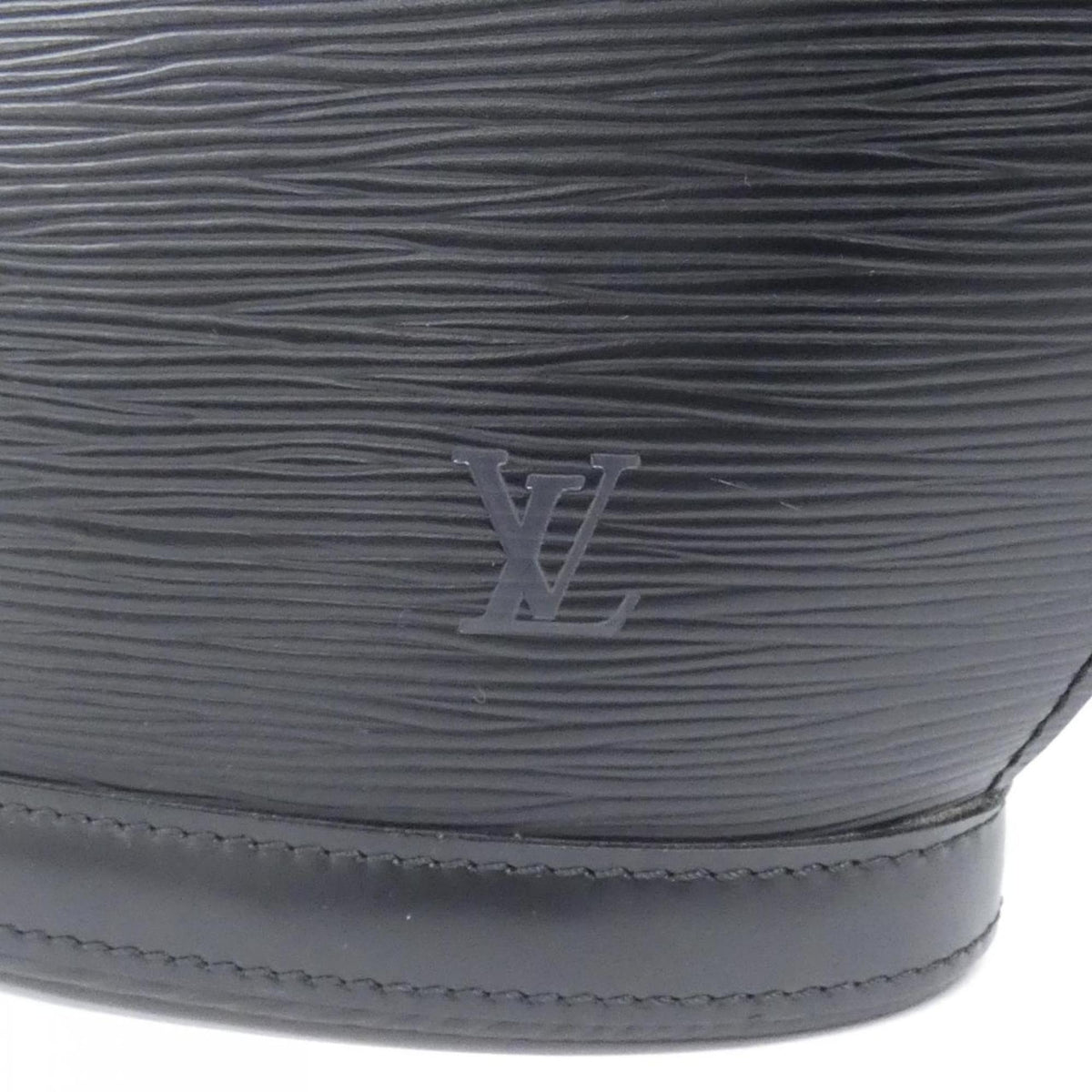 Louis Vuitton Black Leather Shoulder Bag (Pre-Owned)