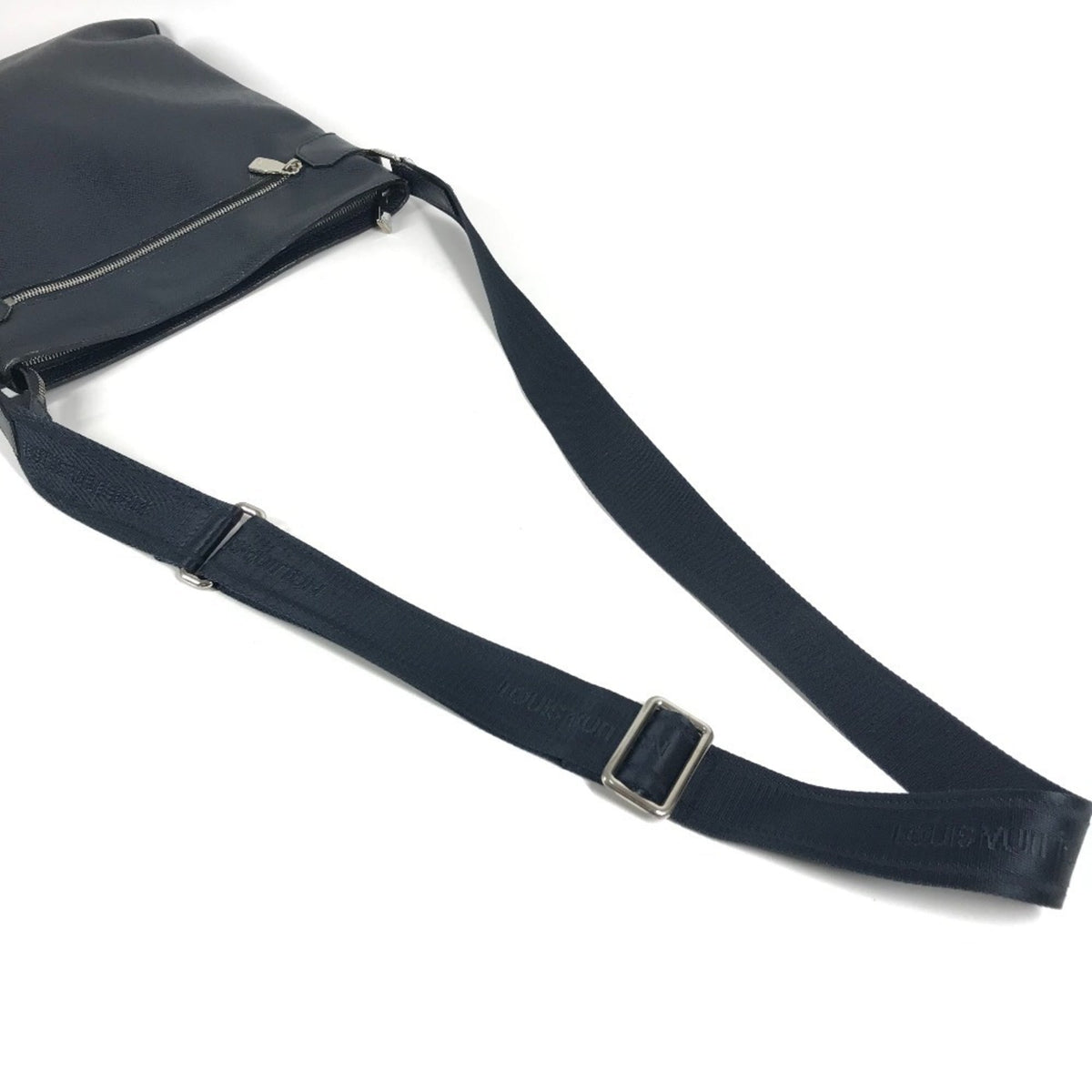 Louis Vuitton Boreal Navy Taiga Leather Leather Pochette Shoulder Bag (Pre-Owned)