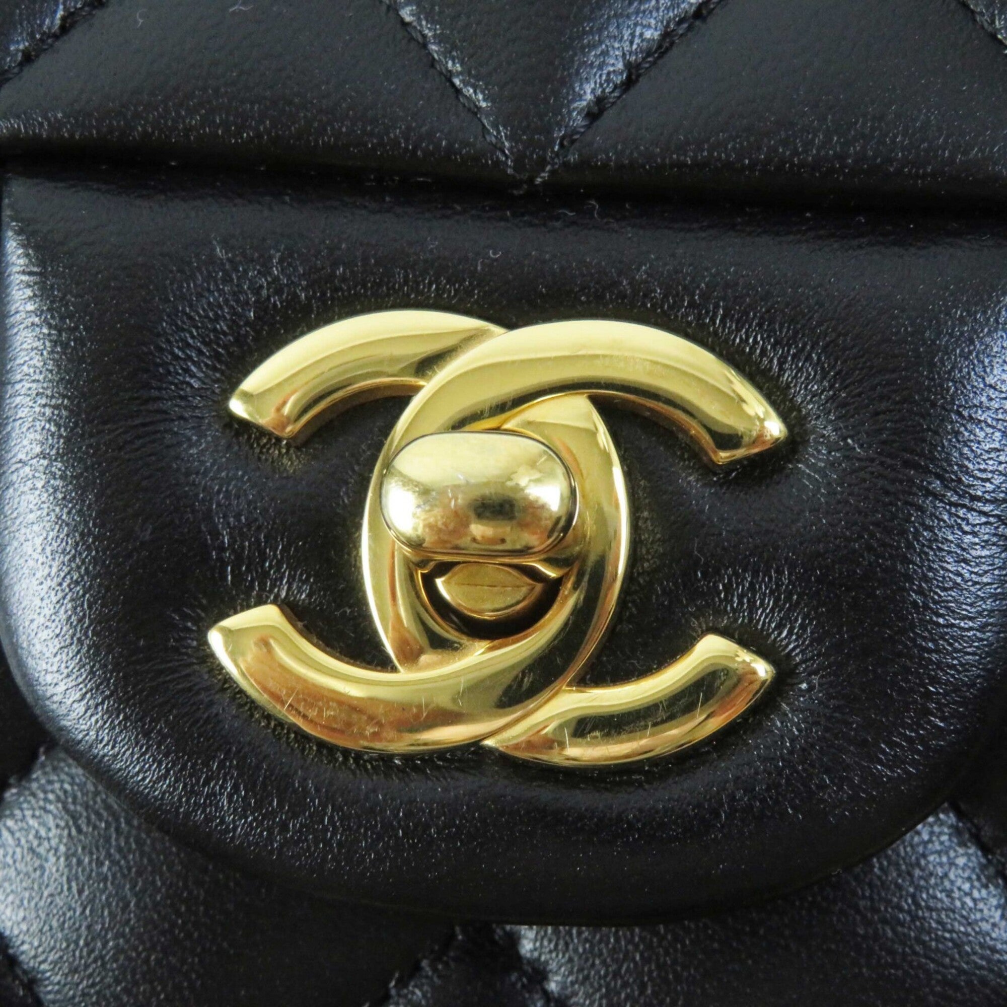 Chanel Black Leather Shoulder Bag (Pre-Owned)