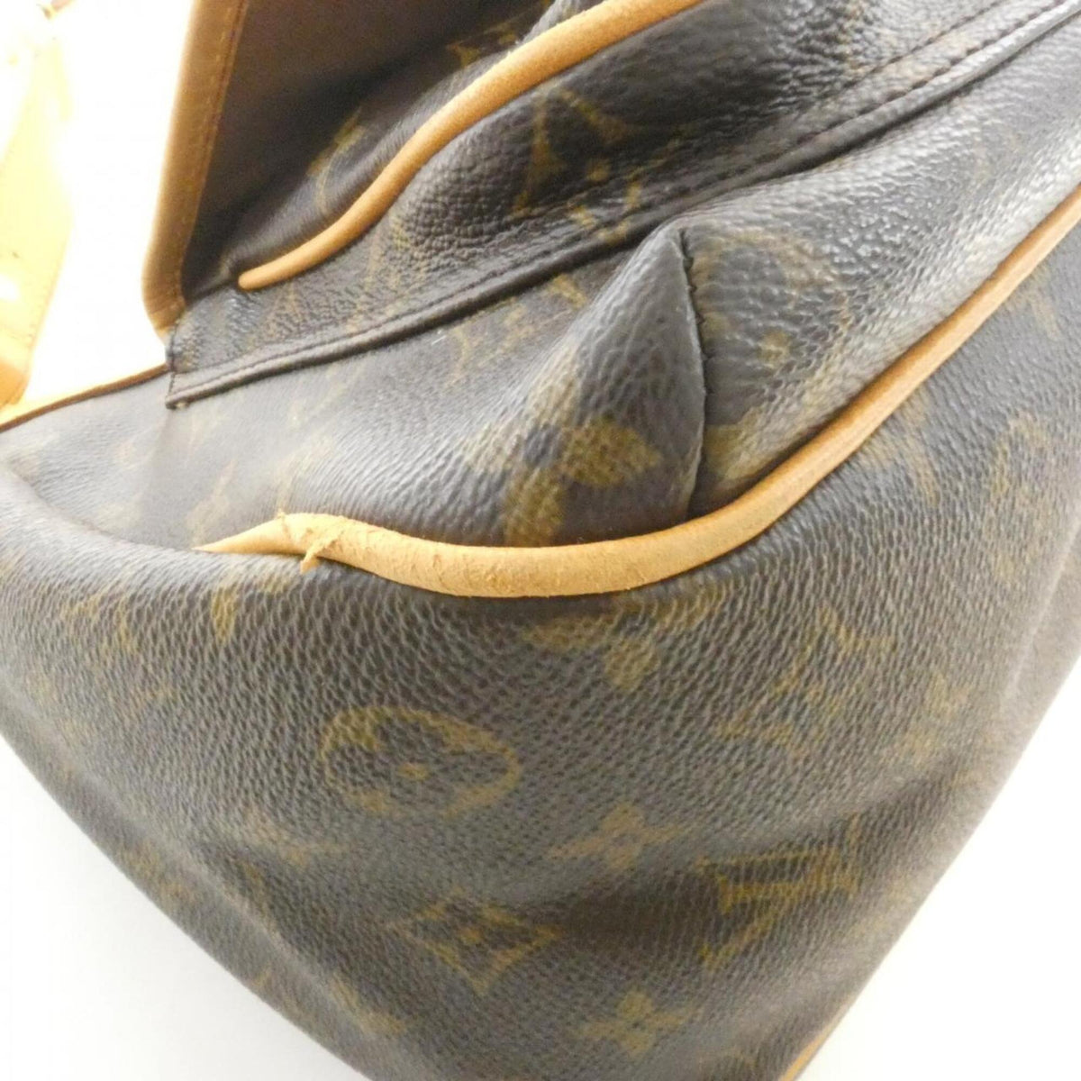Louis Vuitton Marron Coated Canvas Shoulder Bag (Pre-Owned)