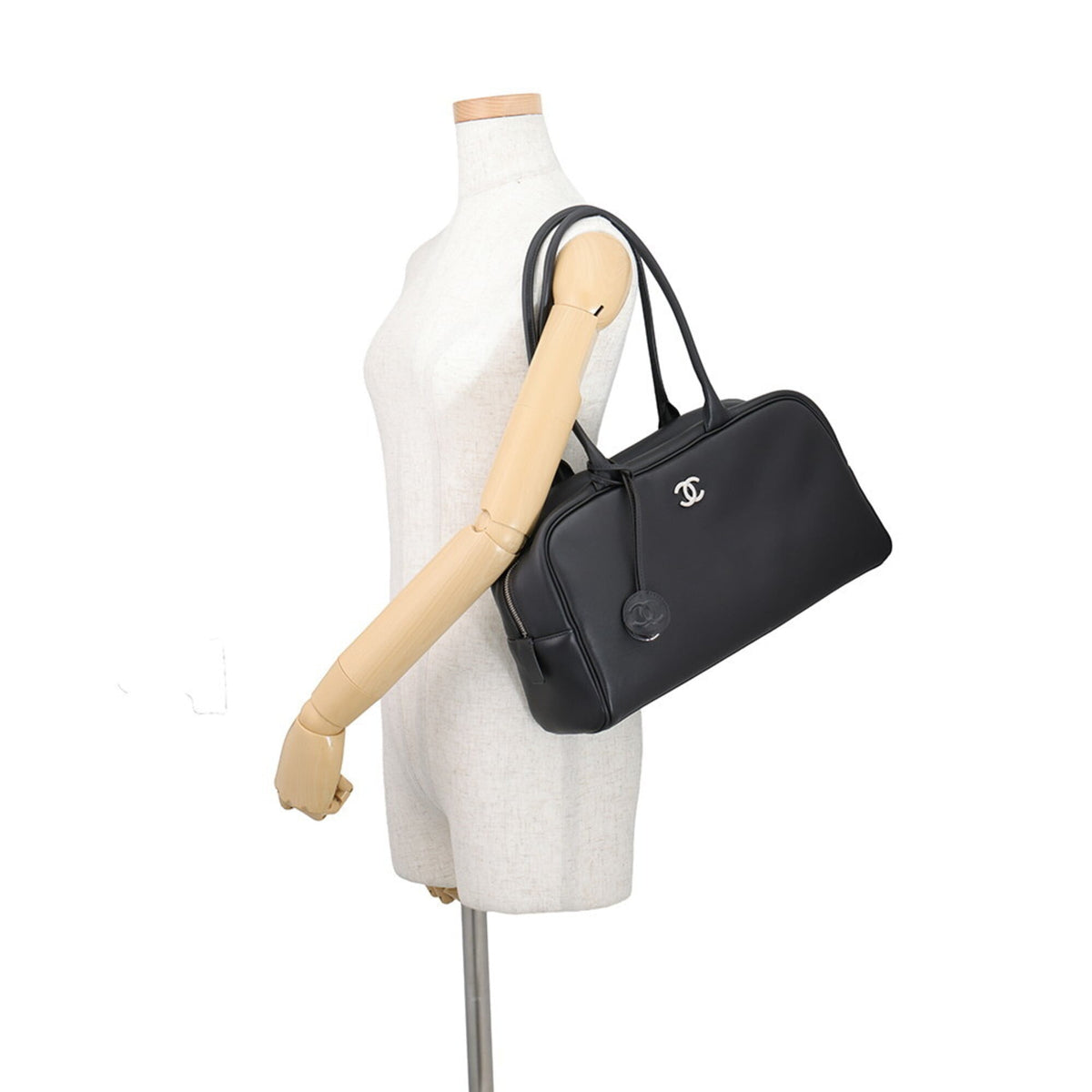 Chanel Black Leather Handbag Shoulder Bag (Pre-Owned)