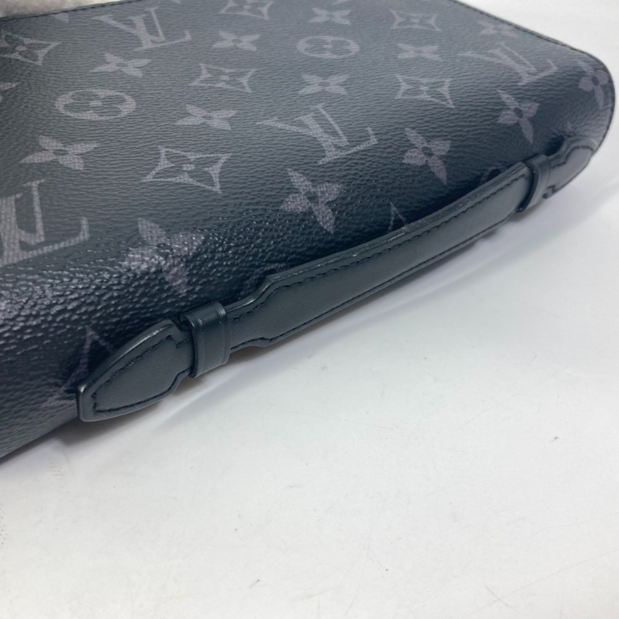 Louis Vuitton Black Monogram Eclipse Canvas Long Wallet (Bi-Fold) (Pre-Owned)