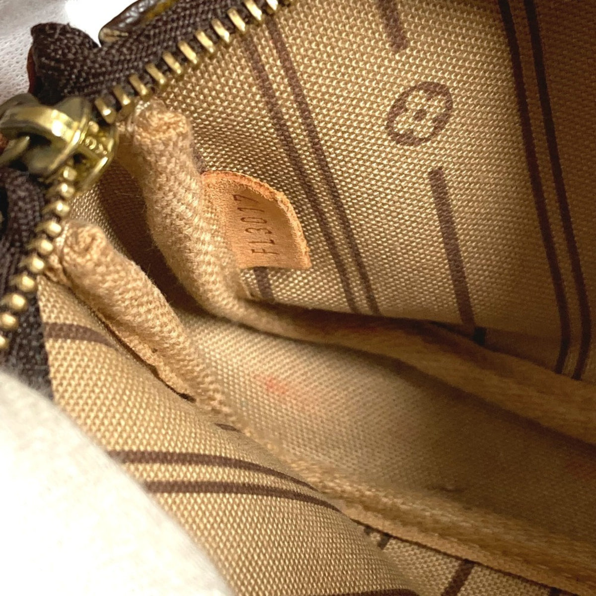 Louis Vuitton Monogram Brown Monogram Handbag Pochette (Pre-Owned)