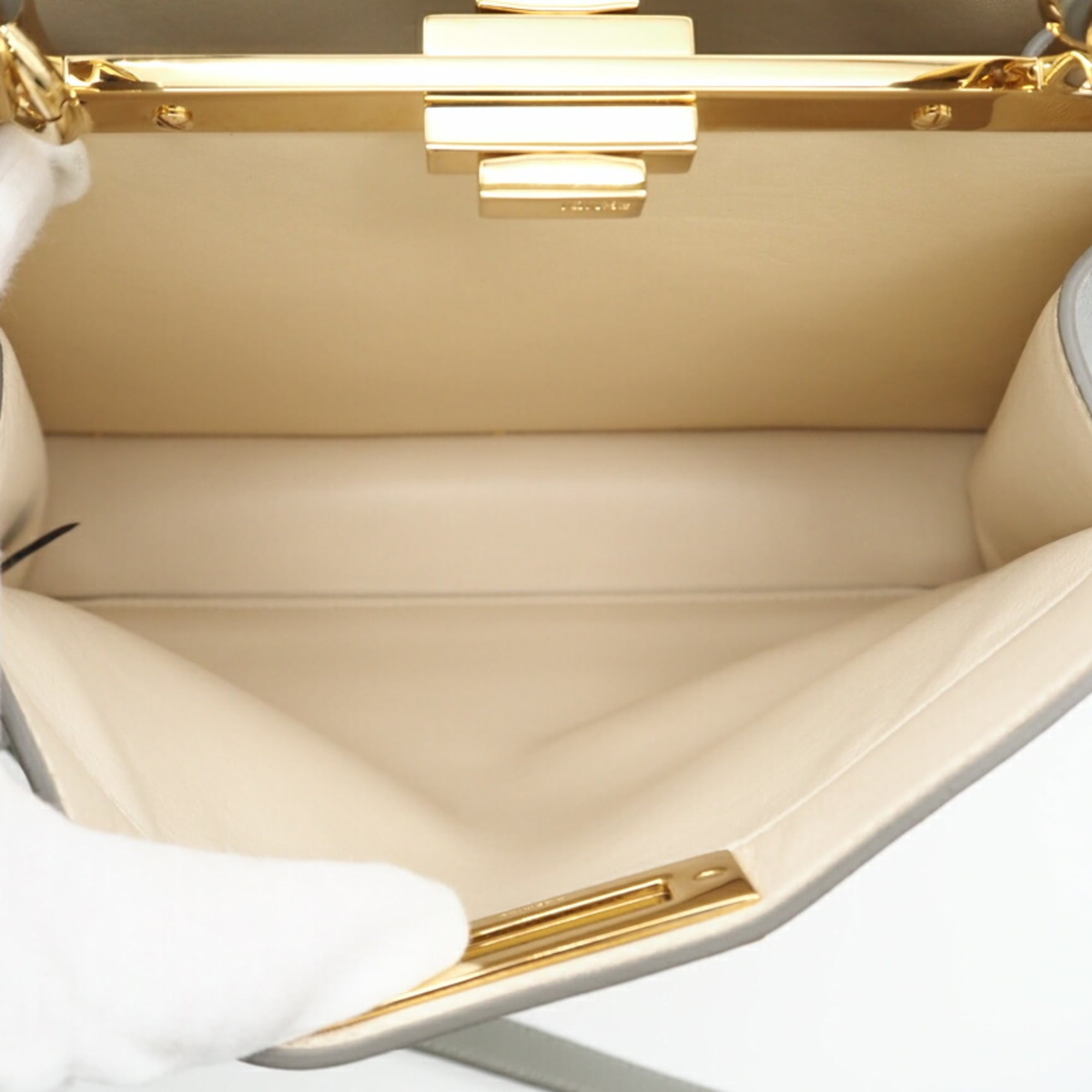 Fendi Cream Gray Leather Shoulder Bag (Pre-Owned)