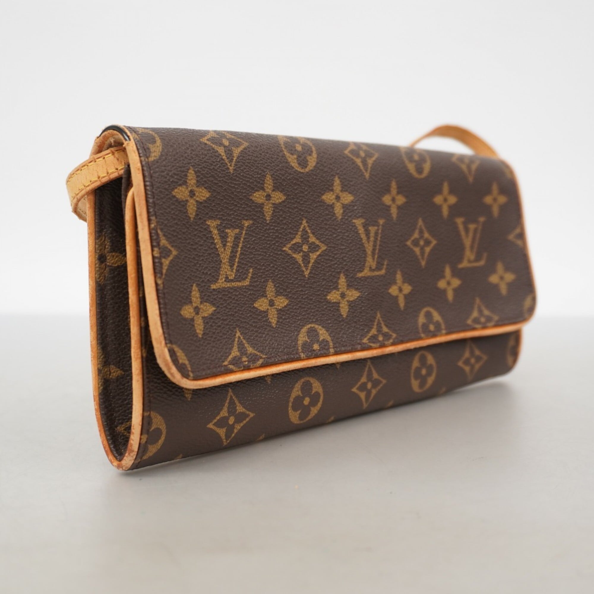 Louis Vuitton Brown Shoulder Bag (Pre-Owned)