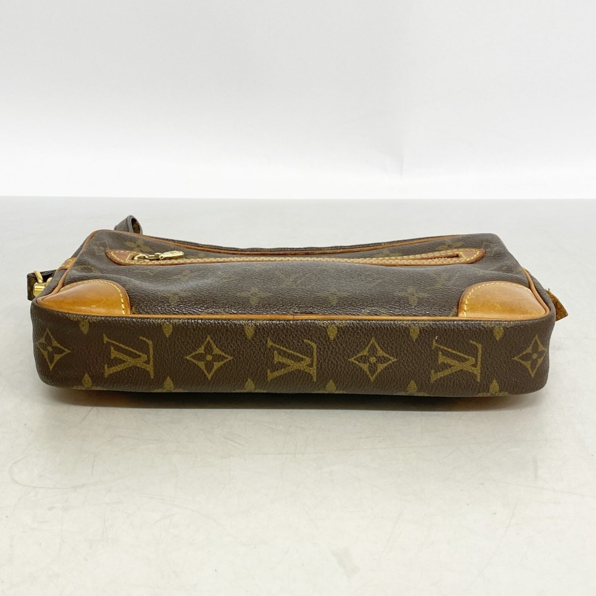 Louis Vuitton Brown Clutch Bag (Pre-Owned)