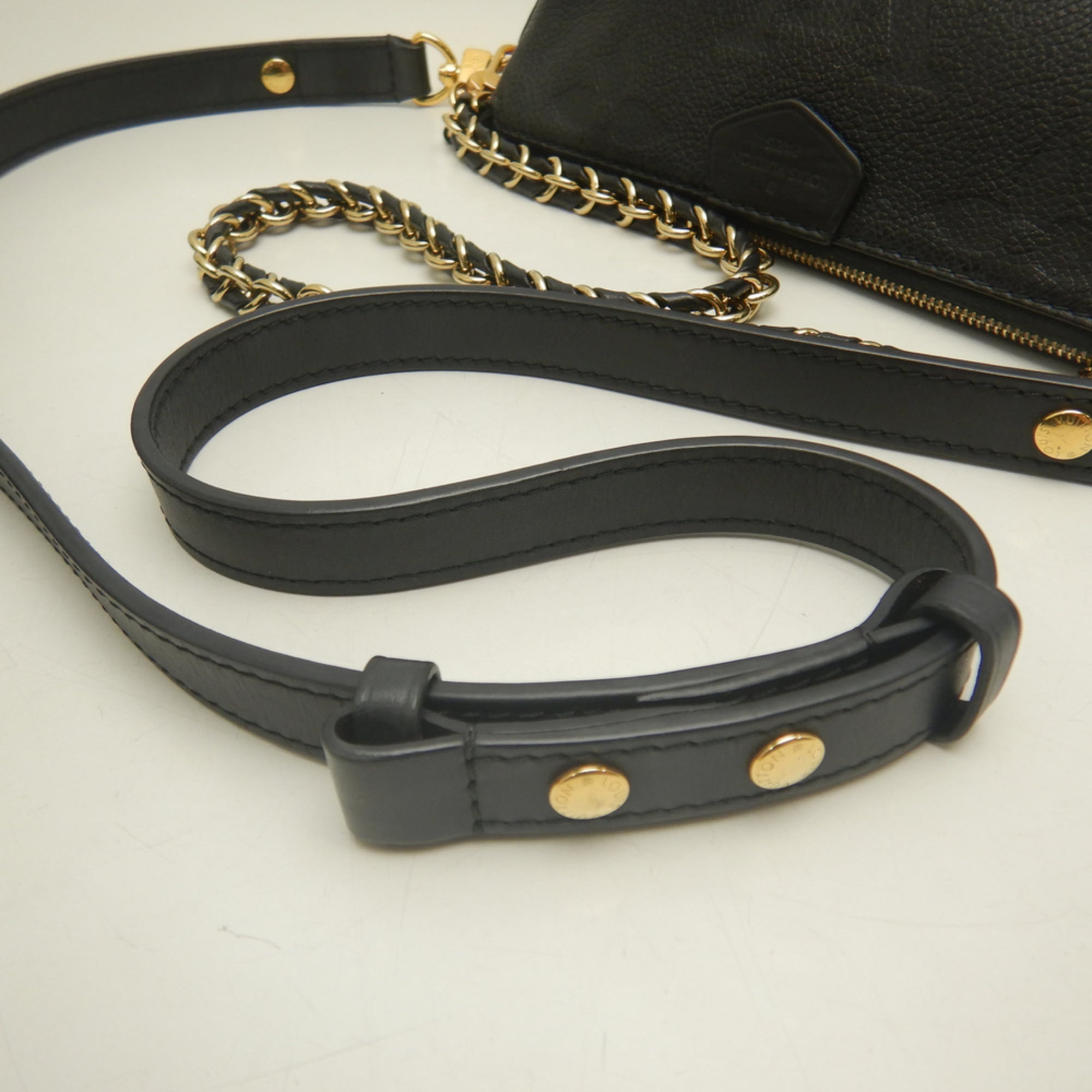 Louis Vuitton Noir Leather Pochette Pouch Shoulder Bag (Pre-Owned)