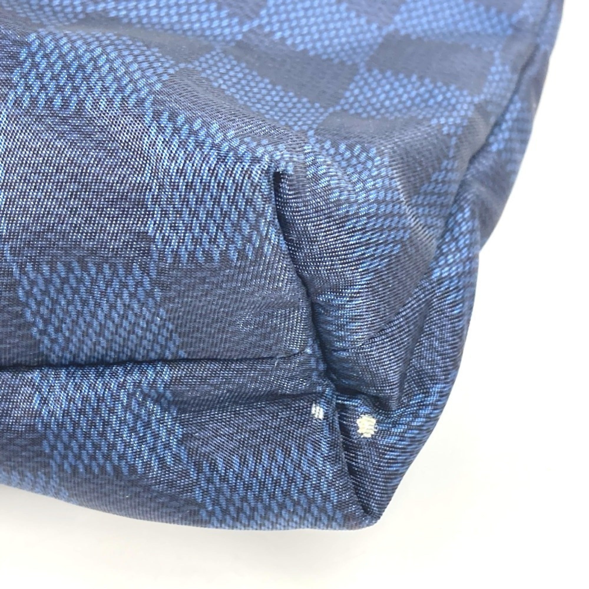 Louis Vuitton Blue Nylon Shoulder Bag (Pre-Owned)