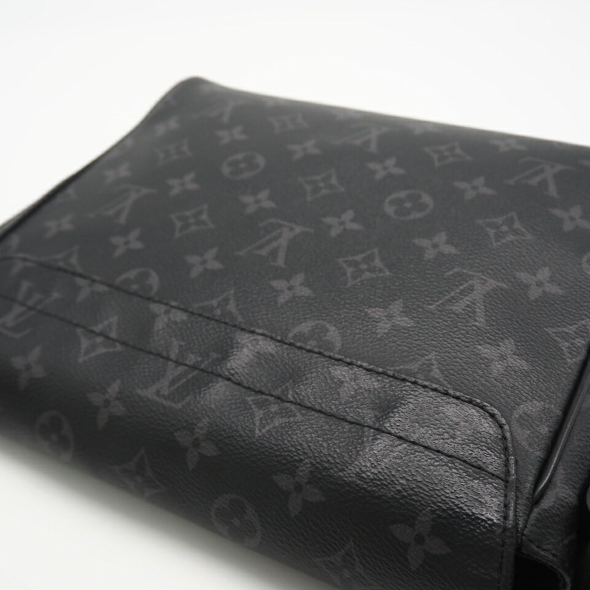 Louis Vuitton Gray Coated Canvas Shoulder Bag (Pre-Owned)