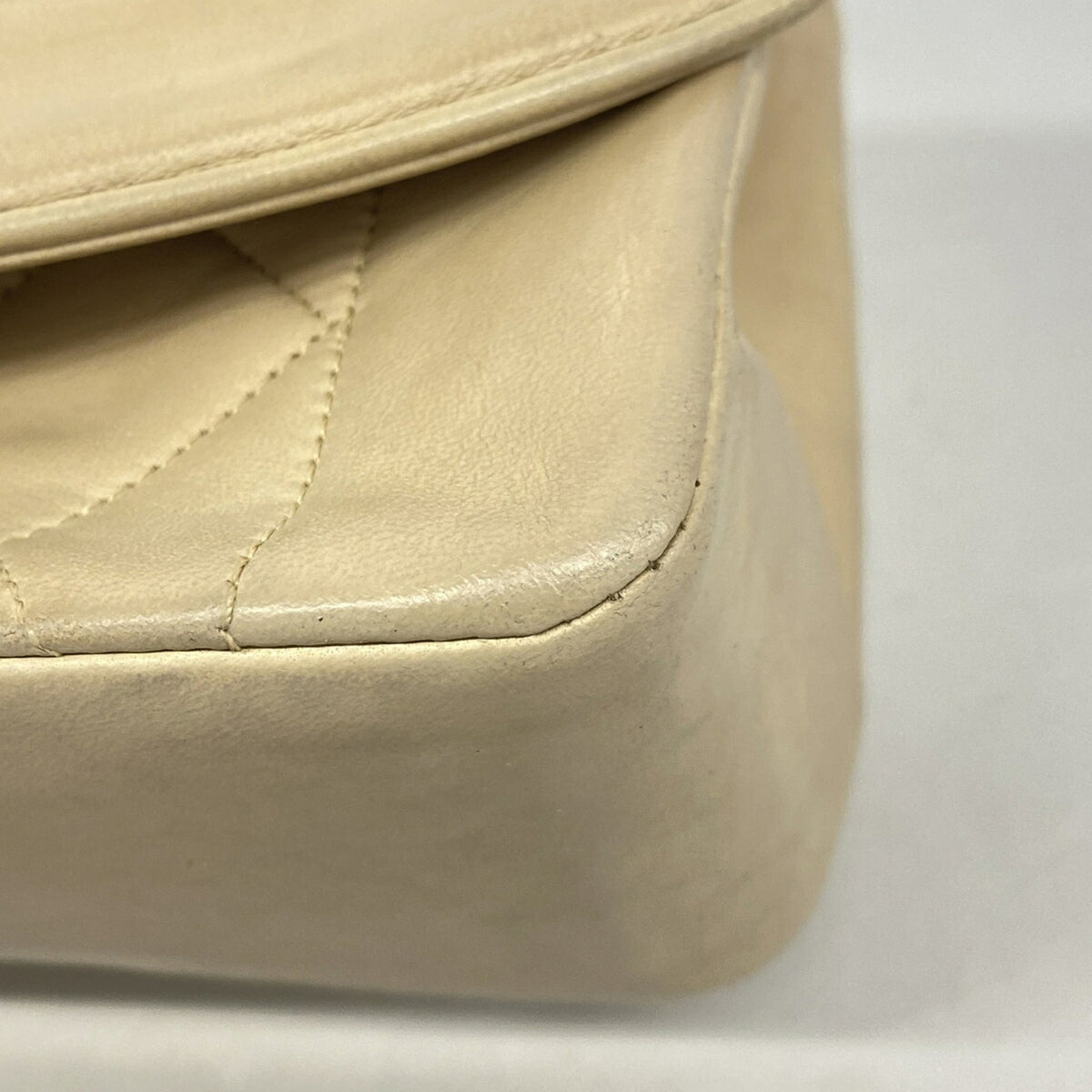 Chanel Beige Leather Shoulder Bag (Pre-Owned)