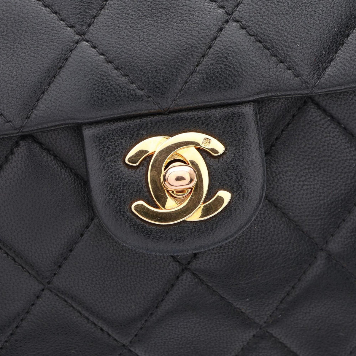 Chanel Black Leather Handbag Shoulder Bag (Pre-Owned)