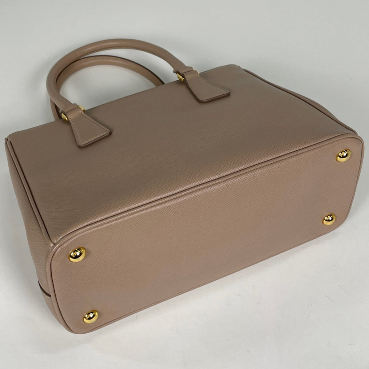 Prada Beige Leather Handbag (Pre-Owned)