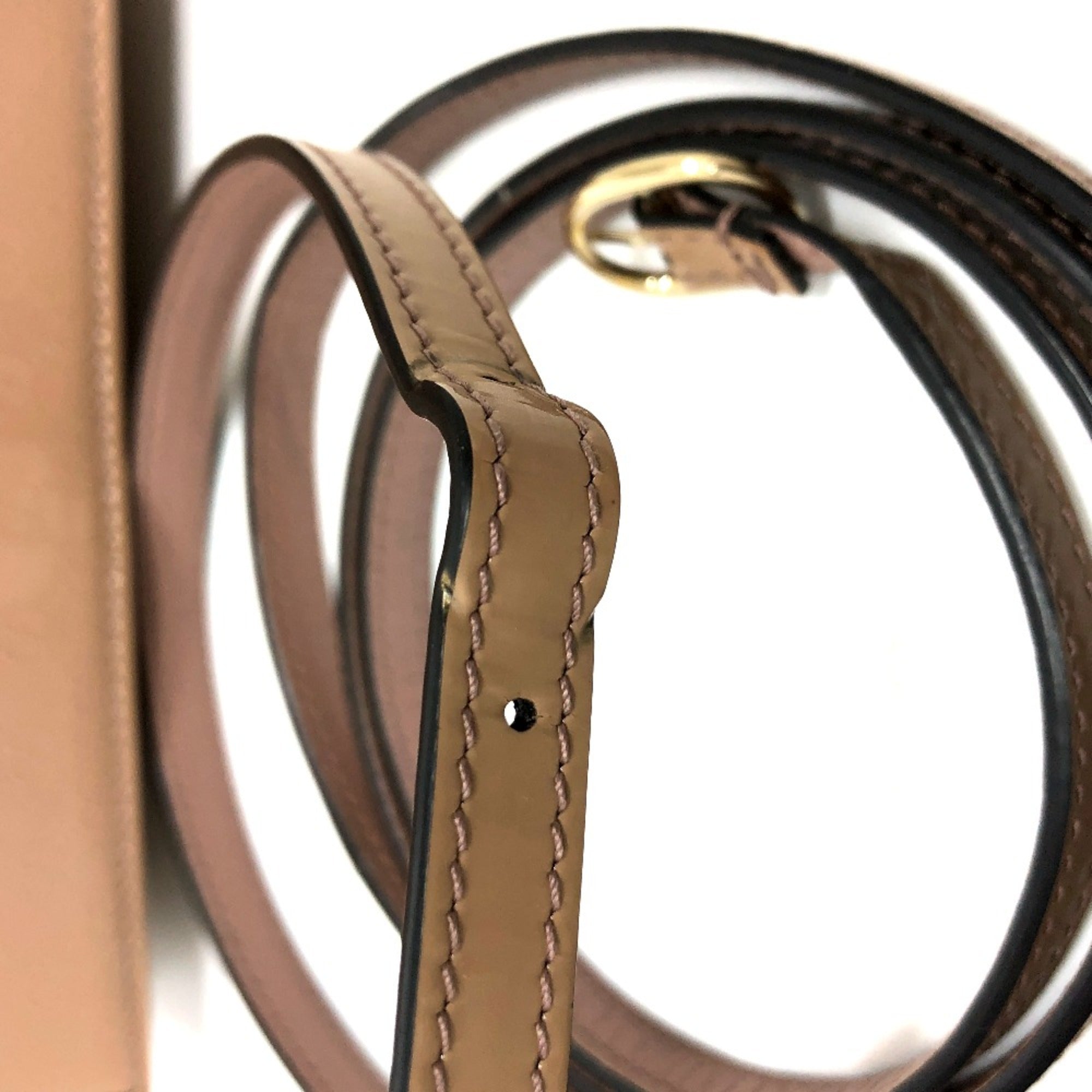 Gucci Beige Patent Leather Shoulder Bag (Pre-Owned)