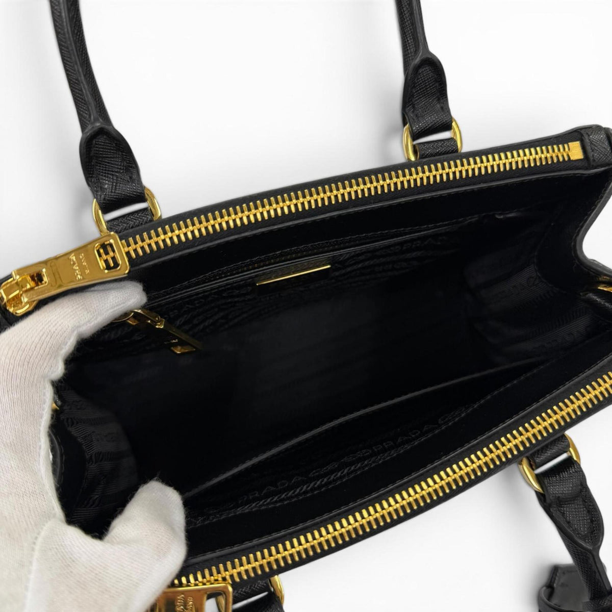 Prada Black Leather Handbag Shoulder Bag (Pre-Owned)