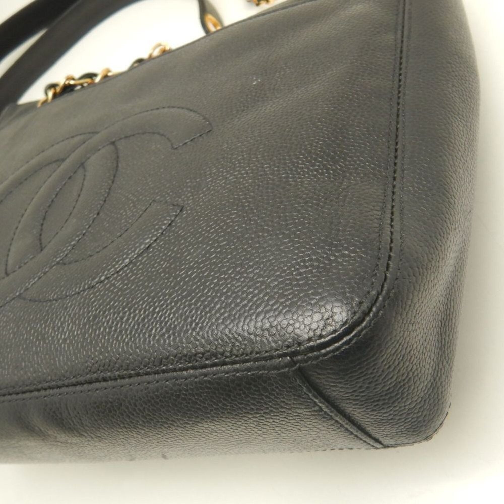 Chanel Black Grained Calfskin Shoulder Bag (Pre-Owned)