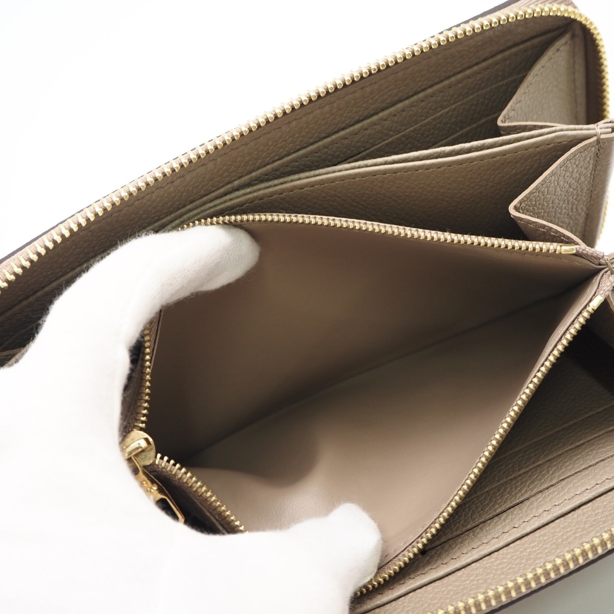 Louis Vuitton Beige Cream Leather Long Wallet (Bi-Fold) (Pre-Owned)